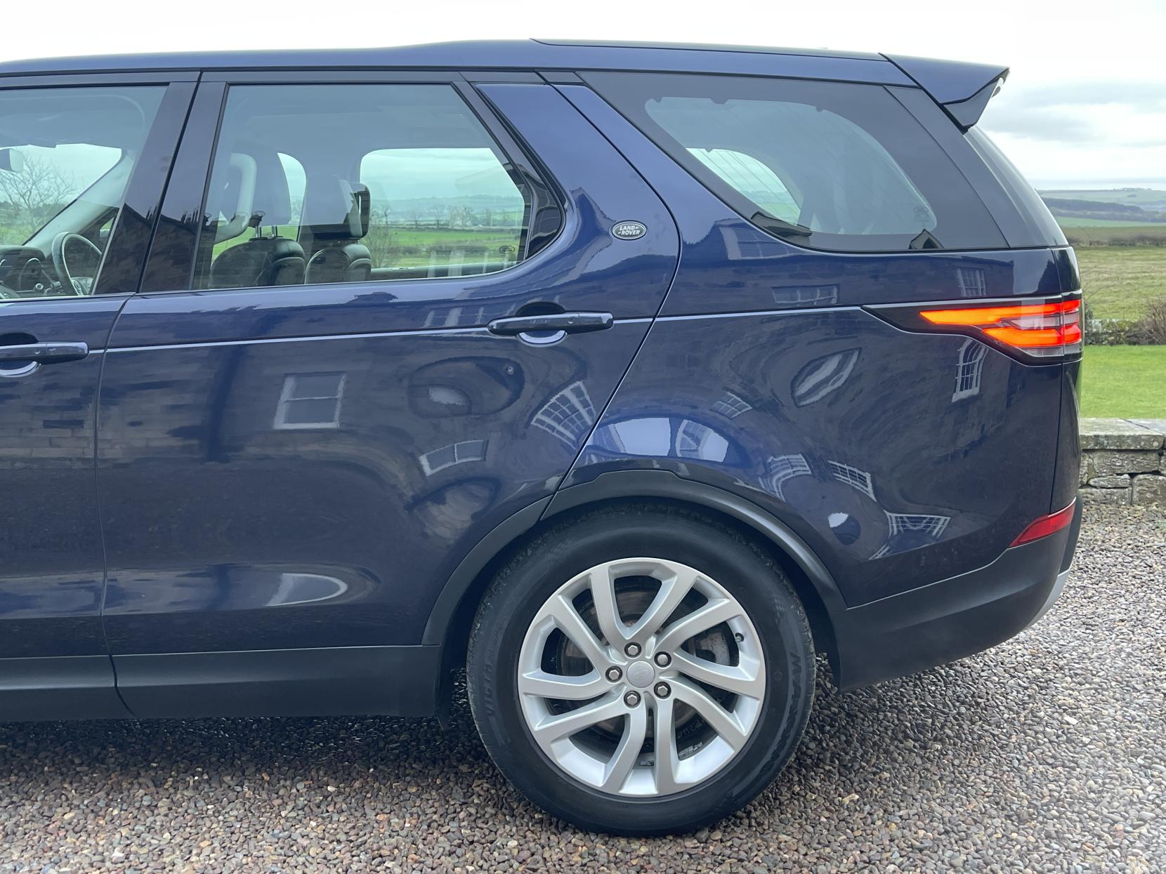 Land Rover Discovery 3.0 TD V6 HSE SUV 5dr Diesel Auto 4WD Euro 6 (s/s) (258 ps)