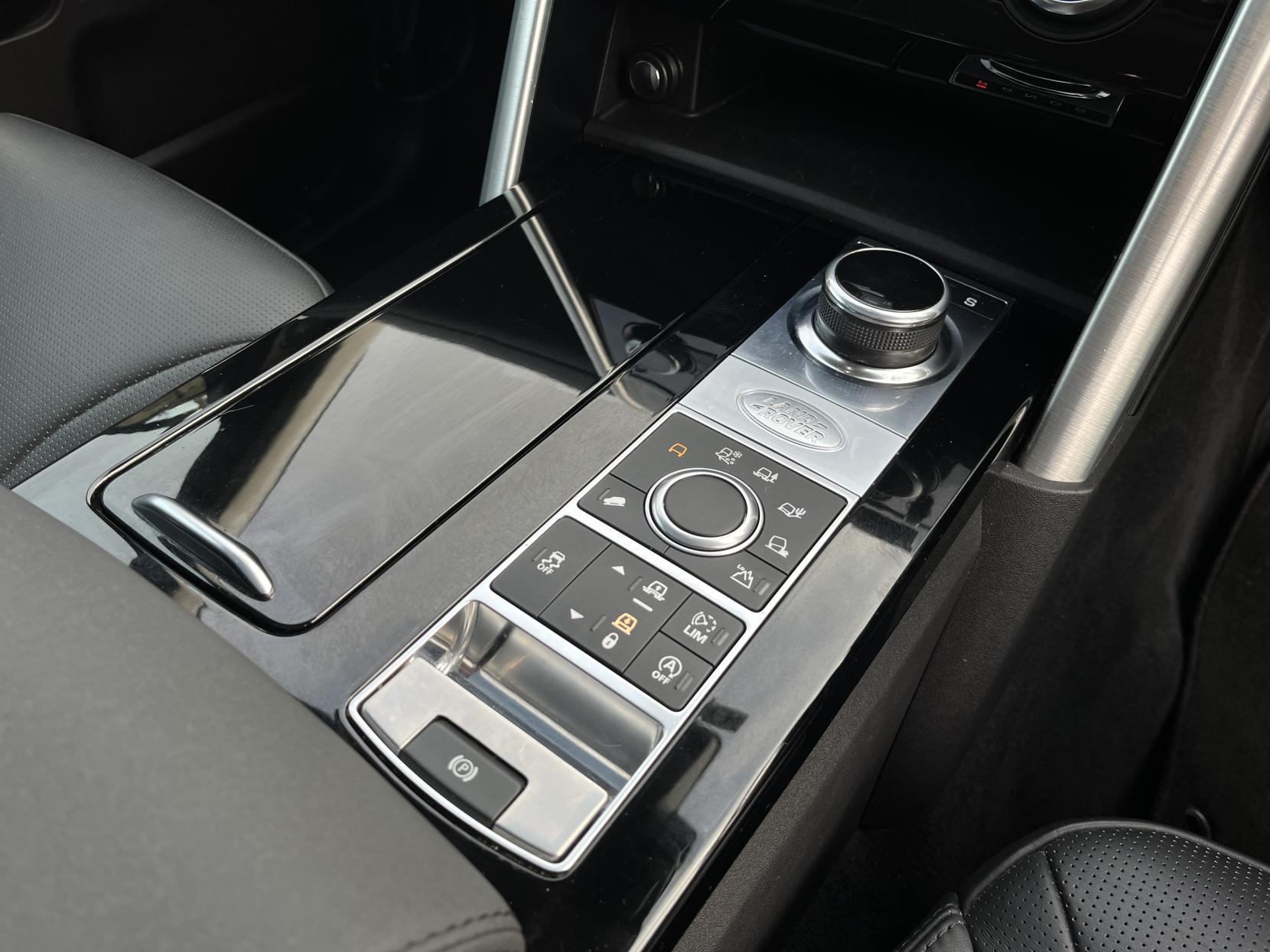 Land Rover Discovery 3.0 TD V6 HSE SUV 5dr Diesel Auto 4WD Euro 6 (s/s) (258 ps)