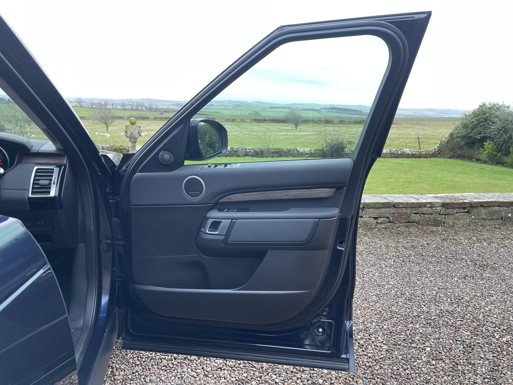 Land Rover Discovery 3.0 TD V6 HSE SUV 5dr Diesel Auto 4WD Euro 6 (s/s) (258 ps)