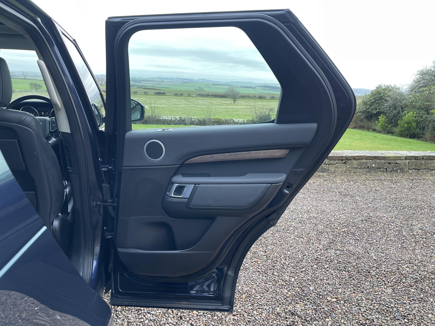 Land Rover Discovery 3.0 TD V6 HSE SUV 5dr Diesel Auto 4WD Euro 6 (s/s) (258 ps)