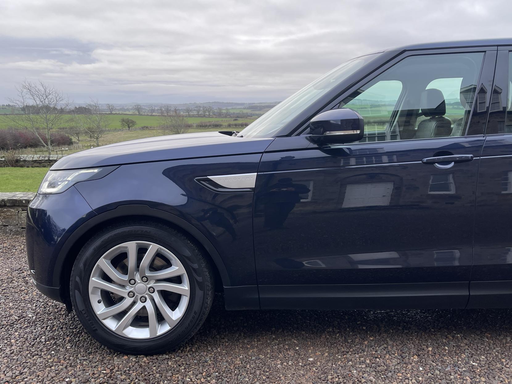 Land Rover Discovery 3.0 TD V6 HSE SUV 5dr Diesel Auto 4WD Euro 6 (s/s) (258 ps)