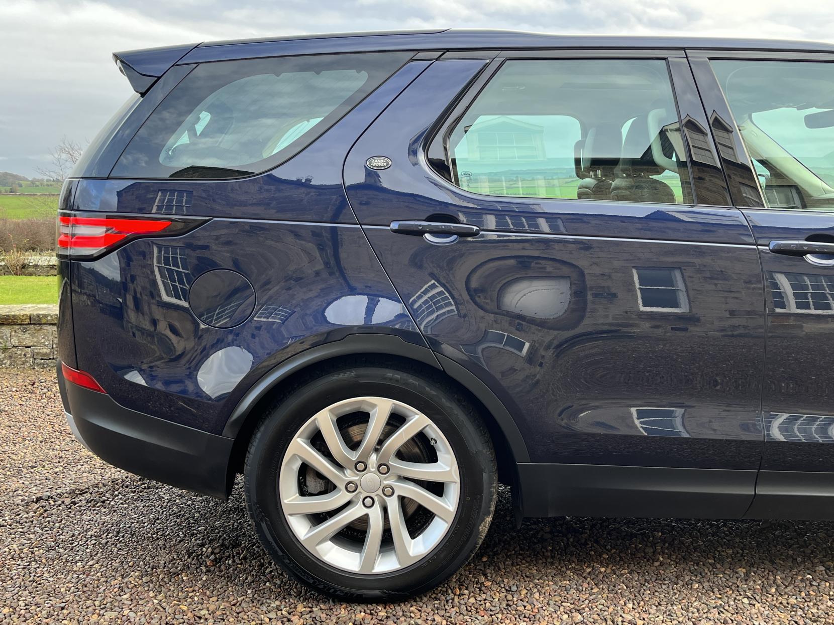 Land Rover Discovery 3.0 TD V6 HSE SUV 5dr Diesel Auto 4WD Euro 6 (s/s) (258 ps)