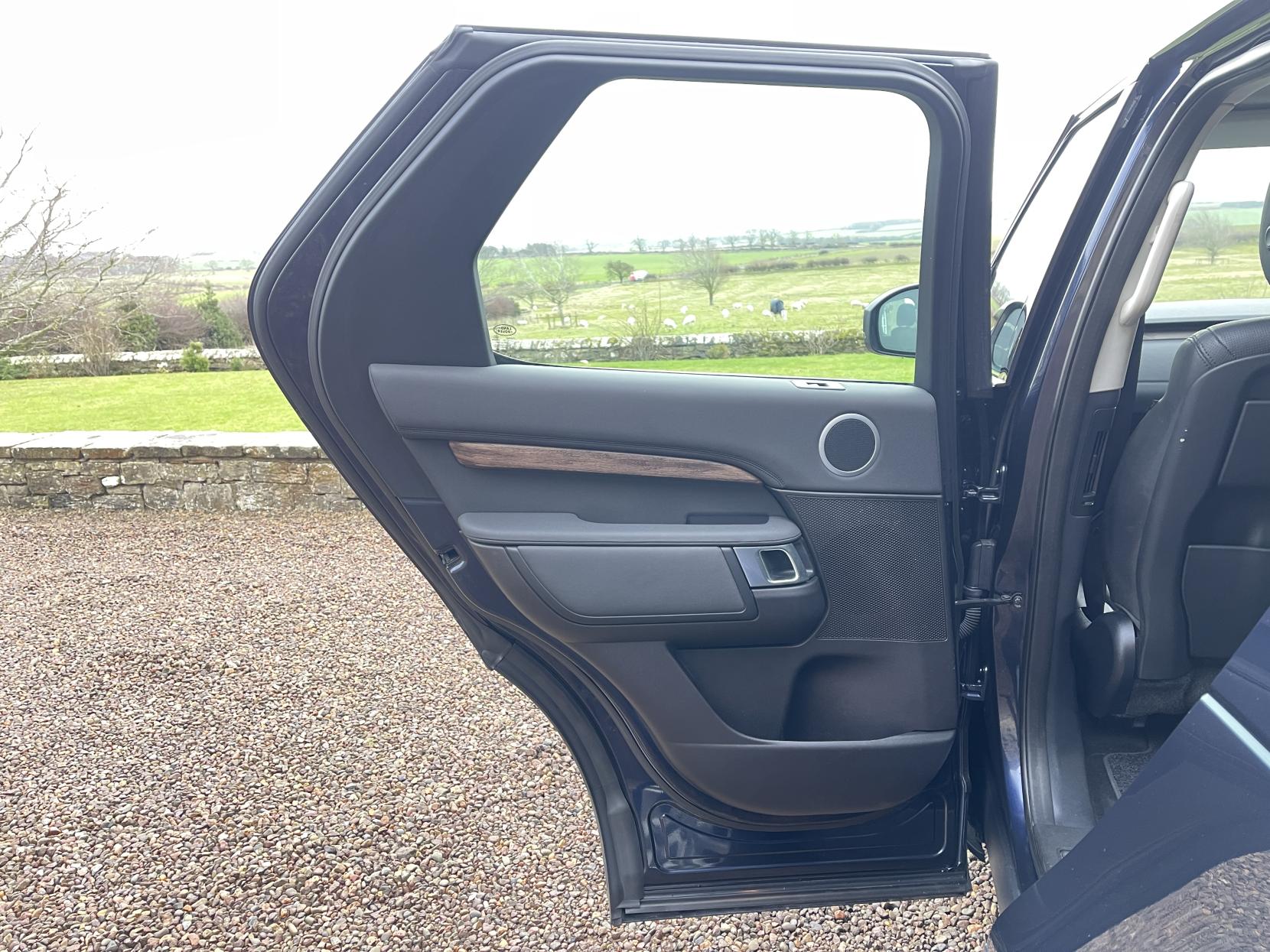 Land Rover Discovery 3.0 TD V6 HSE SUV 5dr Diesel Auto 4WD Euro 6 (s/s) (258 ps)