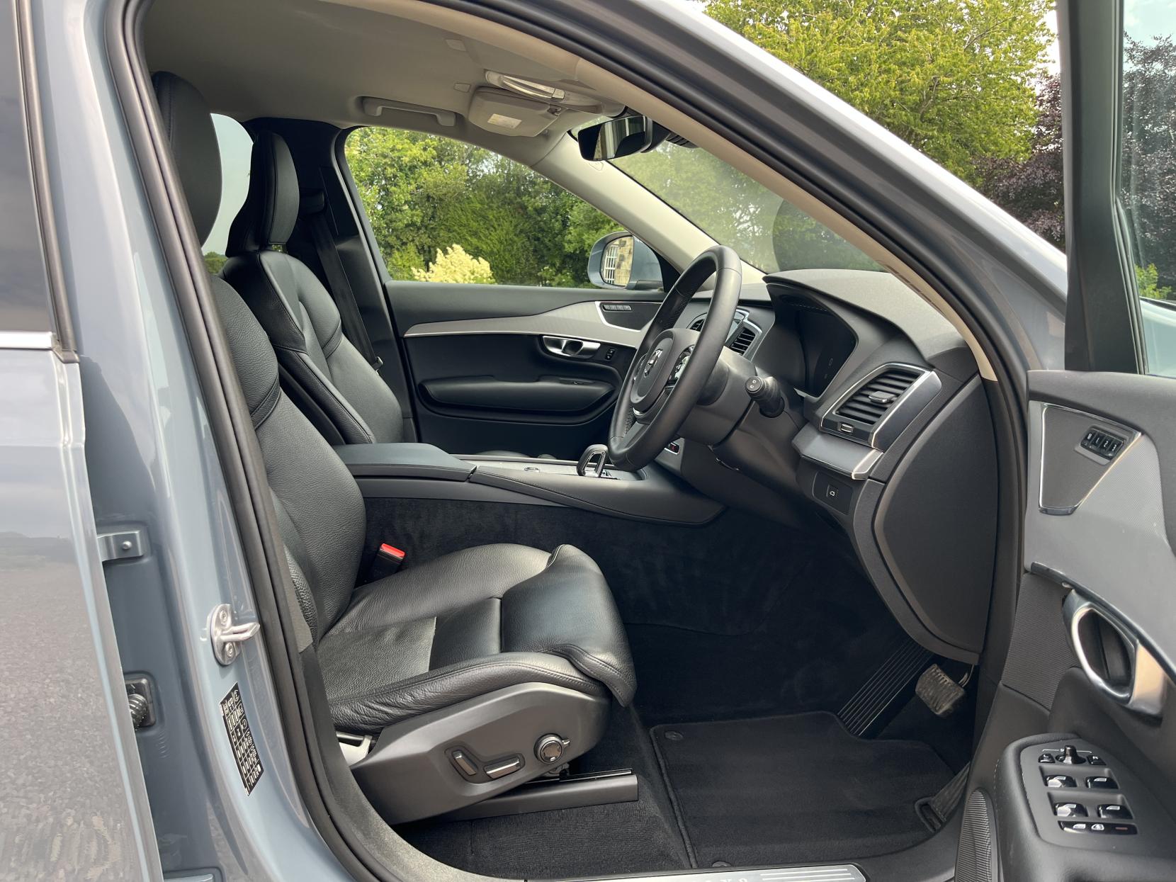 Volvo XC90 2.0 B5 MHEV Core SUV 5dr Petrol Hybrid Auto 4WD Euro 6 (s/s) (250 ps)