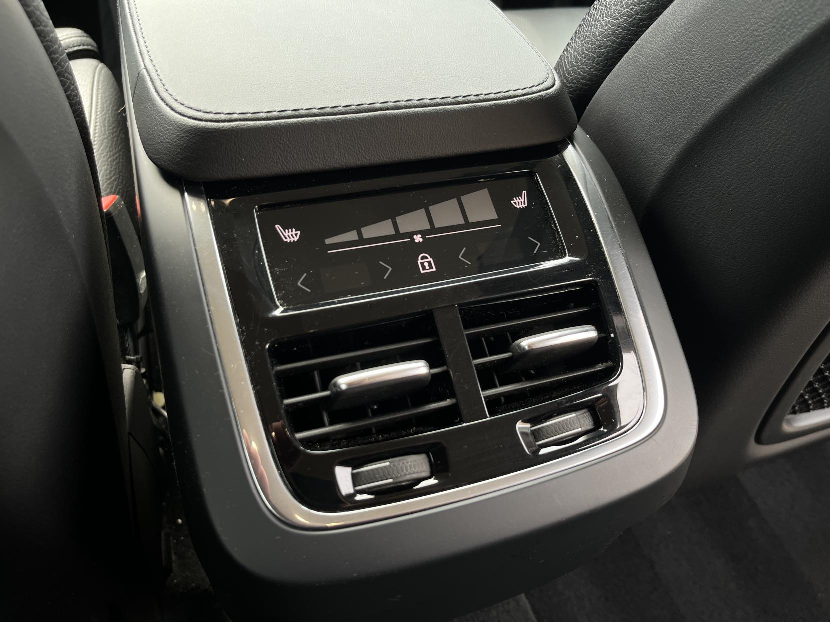 Volvo XC90 2.0 B5 MHEV Core SUV 5dr Petrol Hybrid Auto 4WD Euro 6 (s/s) (250 ps)