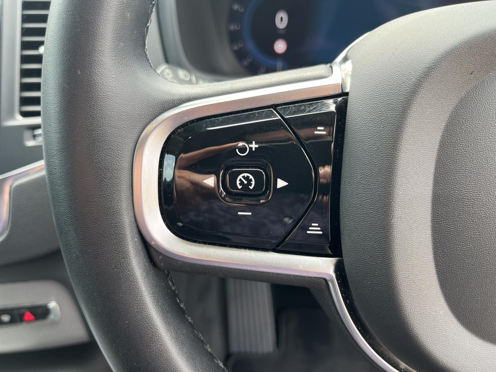 Volvo XC90 2.0 B5 MHEV Core SUV 5dr Petrol Hybrid Auto 4WD Euro 6 (s/s) (250 ps)