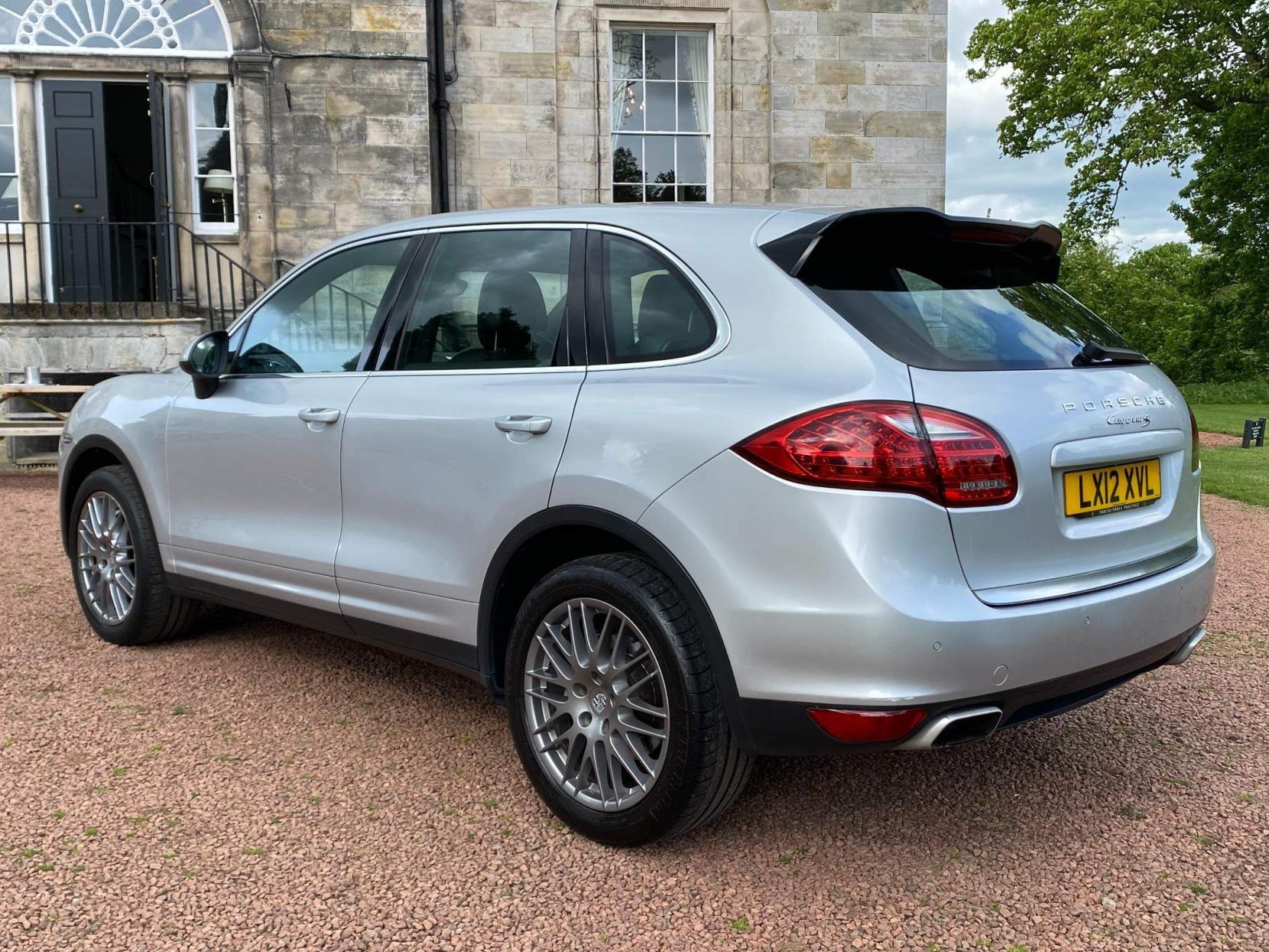 Porsche Cayenne 4.8 S Tiptronic S AWD 5dr