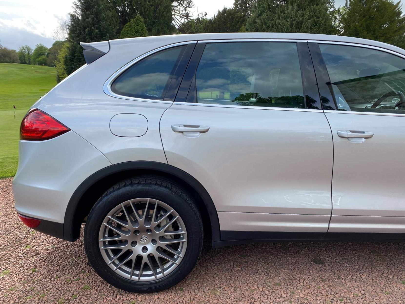 Porsche Cayenne 4.8 S Tiptronic S AWD 5dr