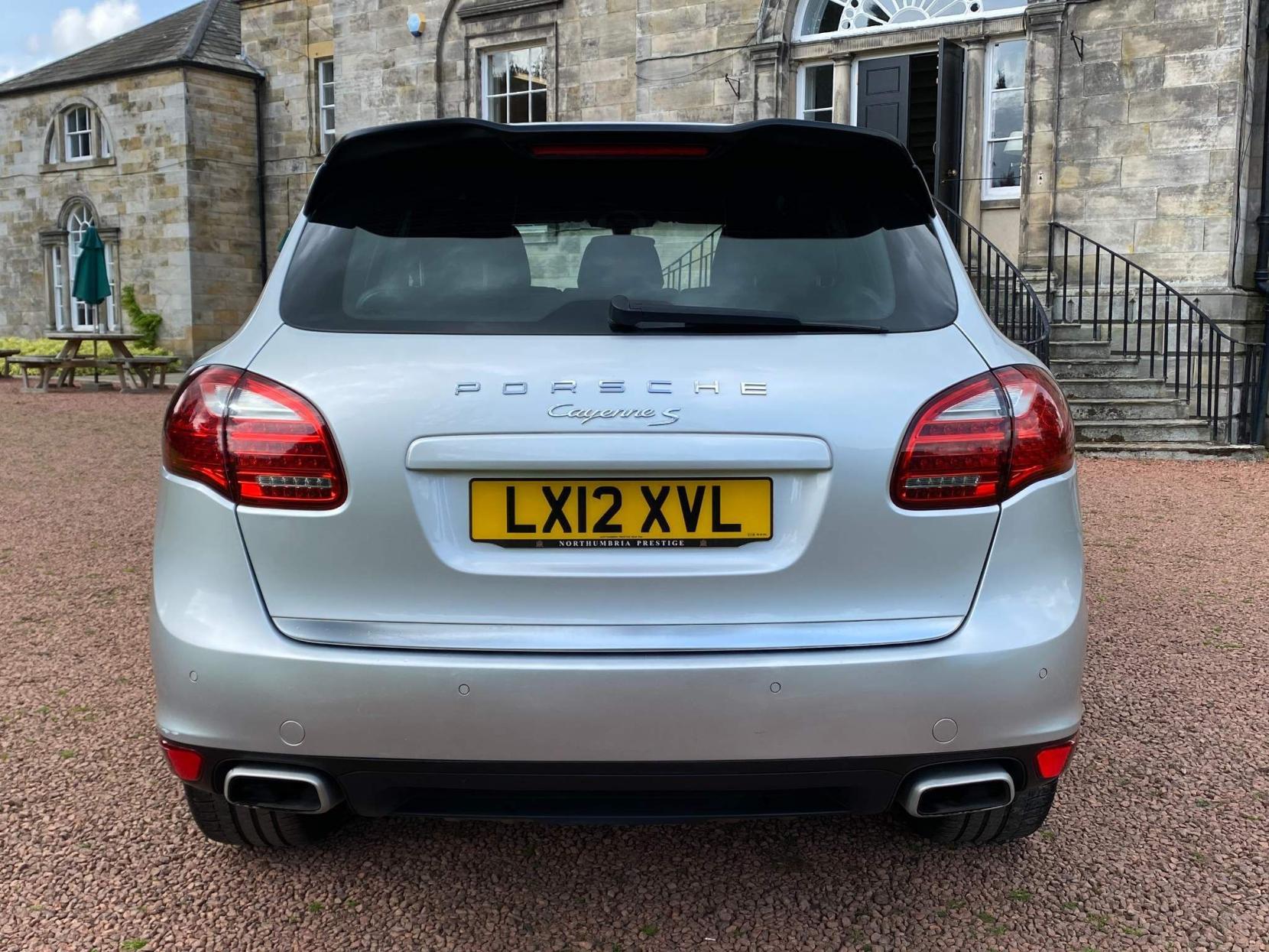 Porsche Cayenne 4.8 S Tiptronic S AWD 5dr