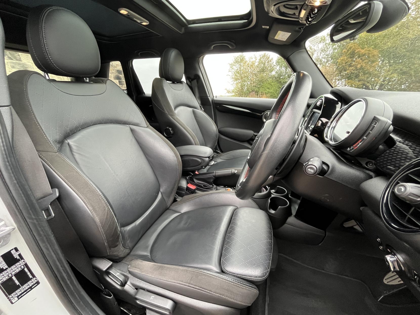 MINI Hatch 2.0 Cooper S Sport Hatchback 5dr Petrol Steptronic Euro 6 (s/s) (192 ps)