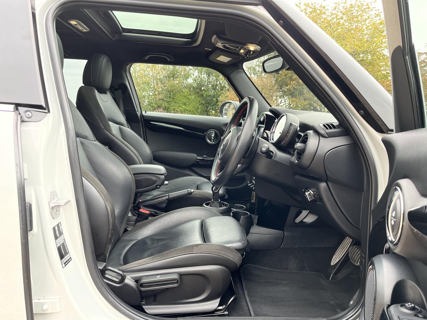 MINI Hatch 2.0 Cooper S Sport Hatchback 5dr Petrol Steptronic Euro 6 (s/s) (192 ps)