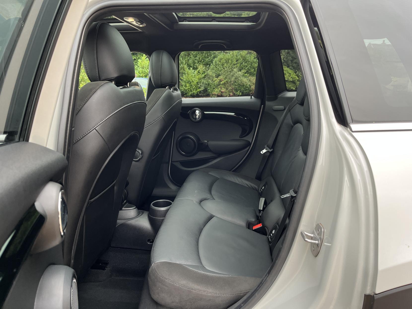 MINI Hatch 2.0 Cooper S Sport Hatchback 5dr Petrol Steptronic Euro 6 (s/s) (192 ps)