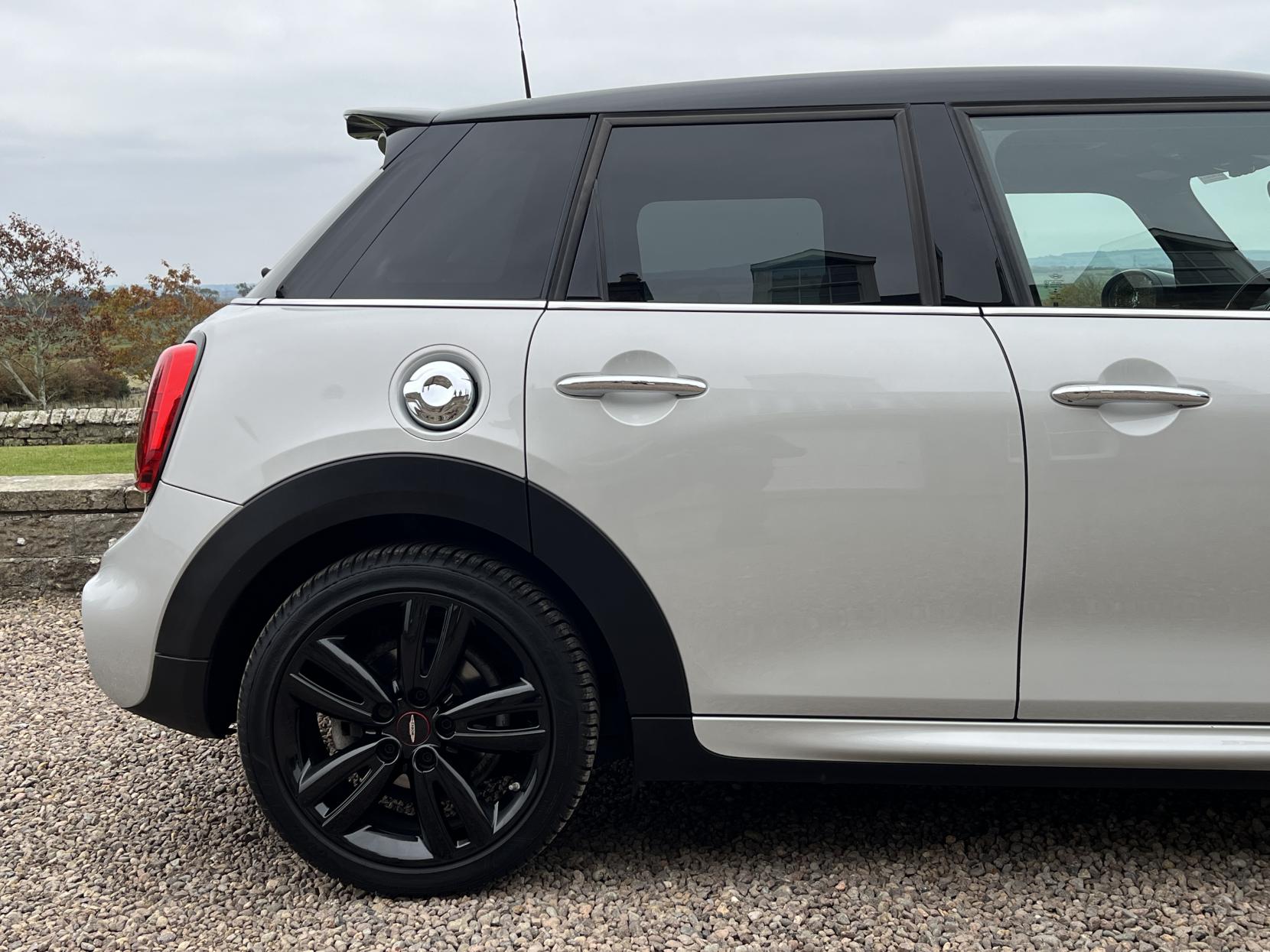 MINI Hatch 2.0 Cooper S Sport Hatchback 5dr Petrol Steptronic Euro 6 (s/s) (192 ps)