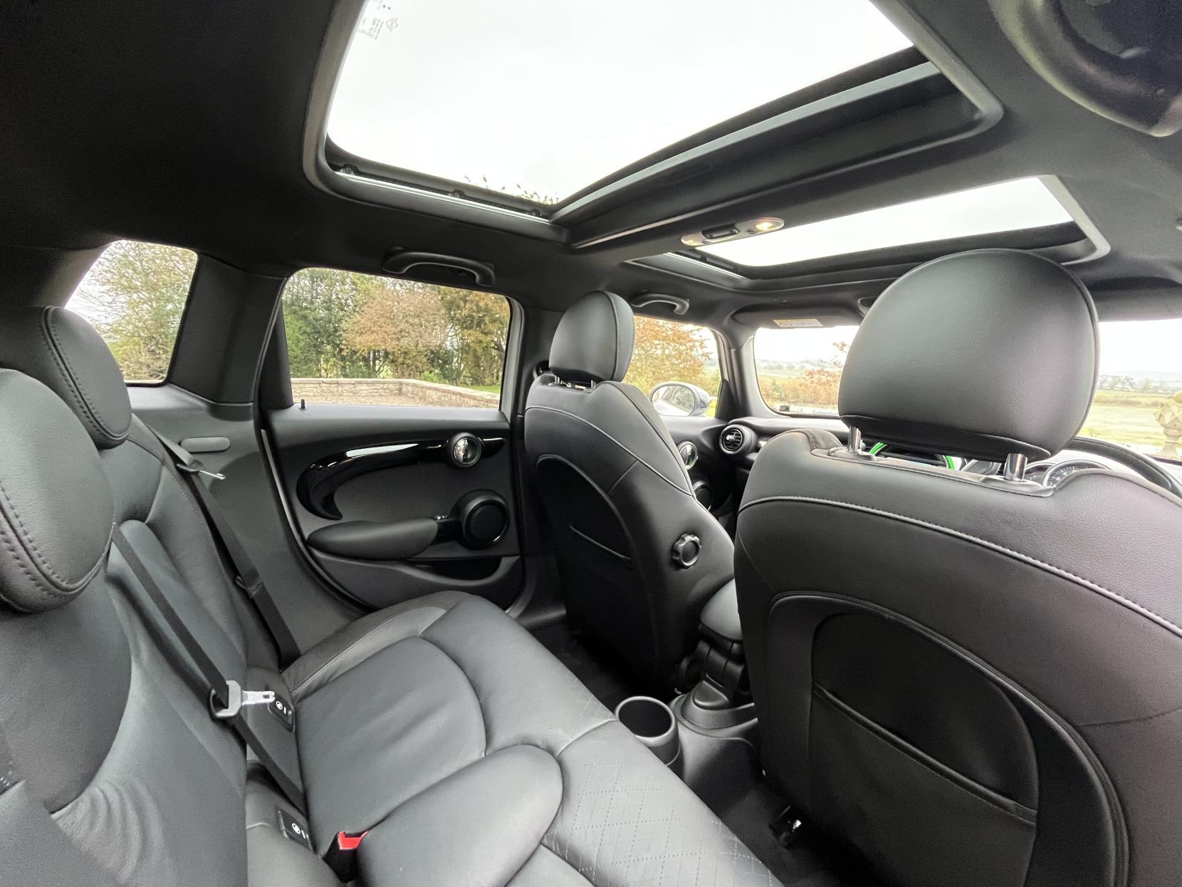 MINI Hatch 2.0 Cooper S Sport Hatchback 5dr Petrol Steptronic Euro 6 (s/s) (192 ps)