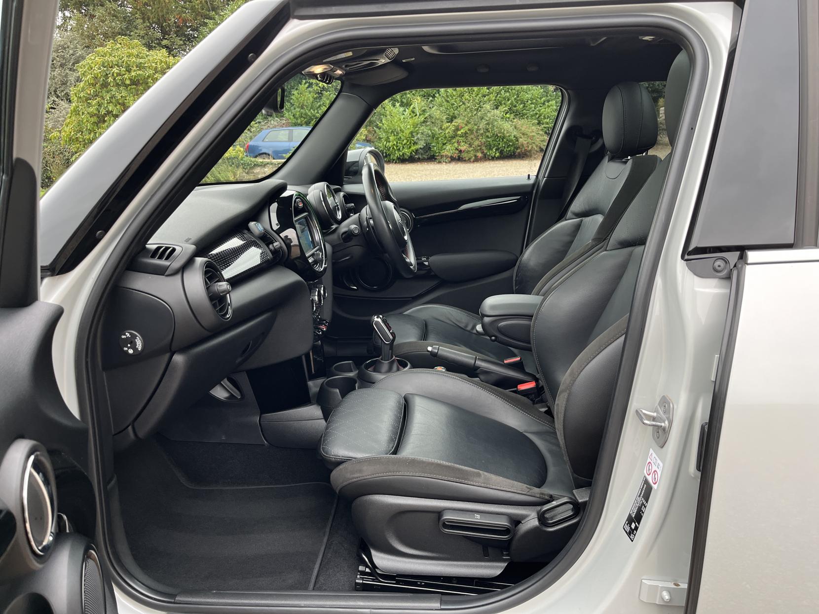 MINI Hatch 2.0 Cooper S Sport Hatchback 5dr Petrol Steptronic Euro 6 (s/s) (192 ps)