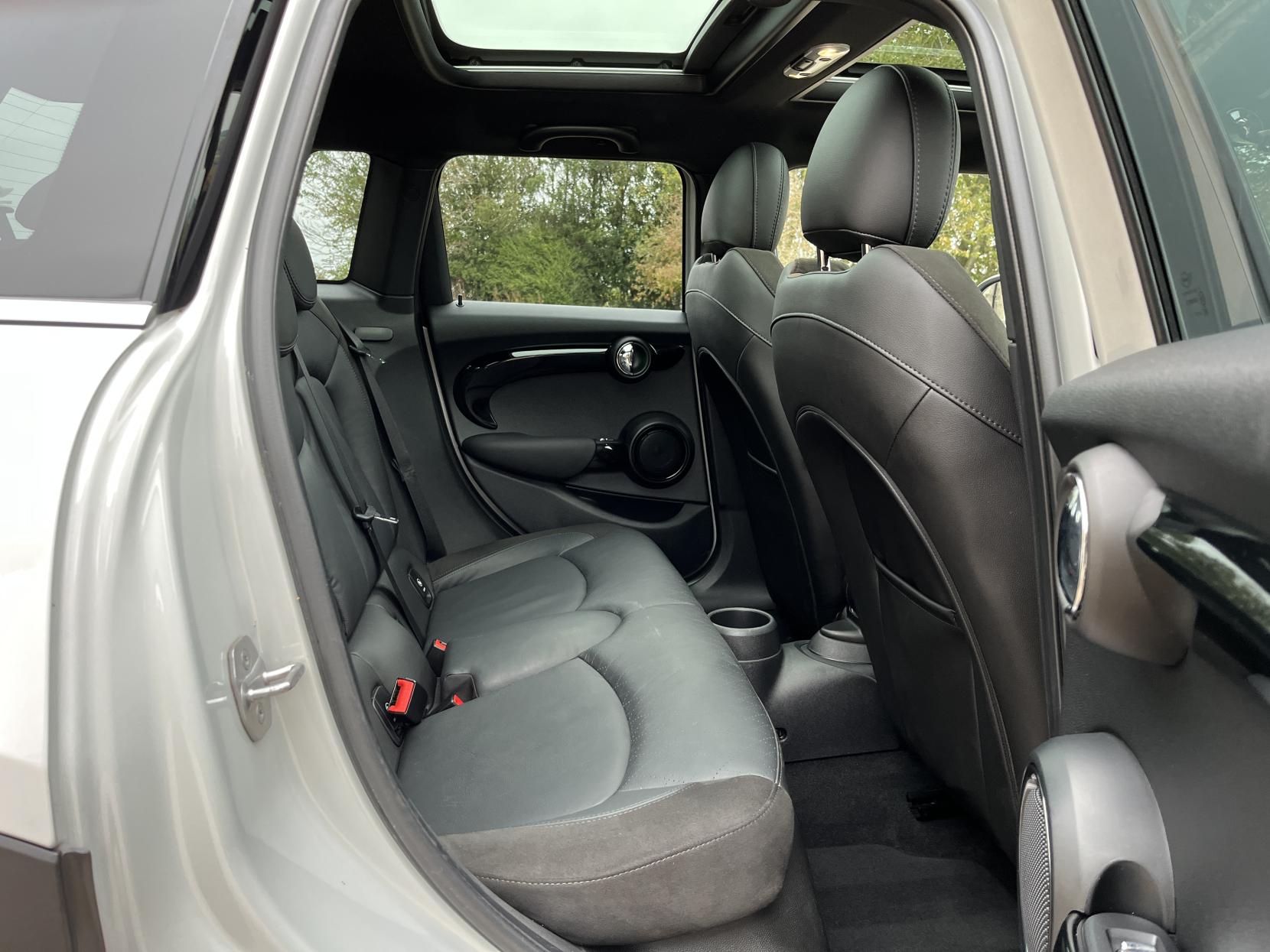 MINI Hatch 2.0 Cooper S Sport Hatchback 5dr Petrol Steptronic Euro 6 (s/s) (192 ps)