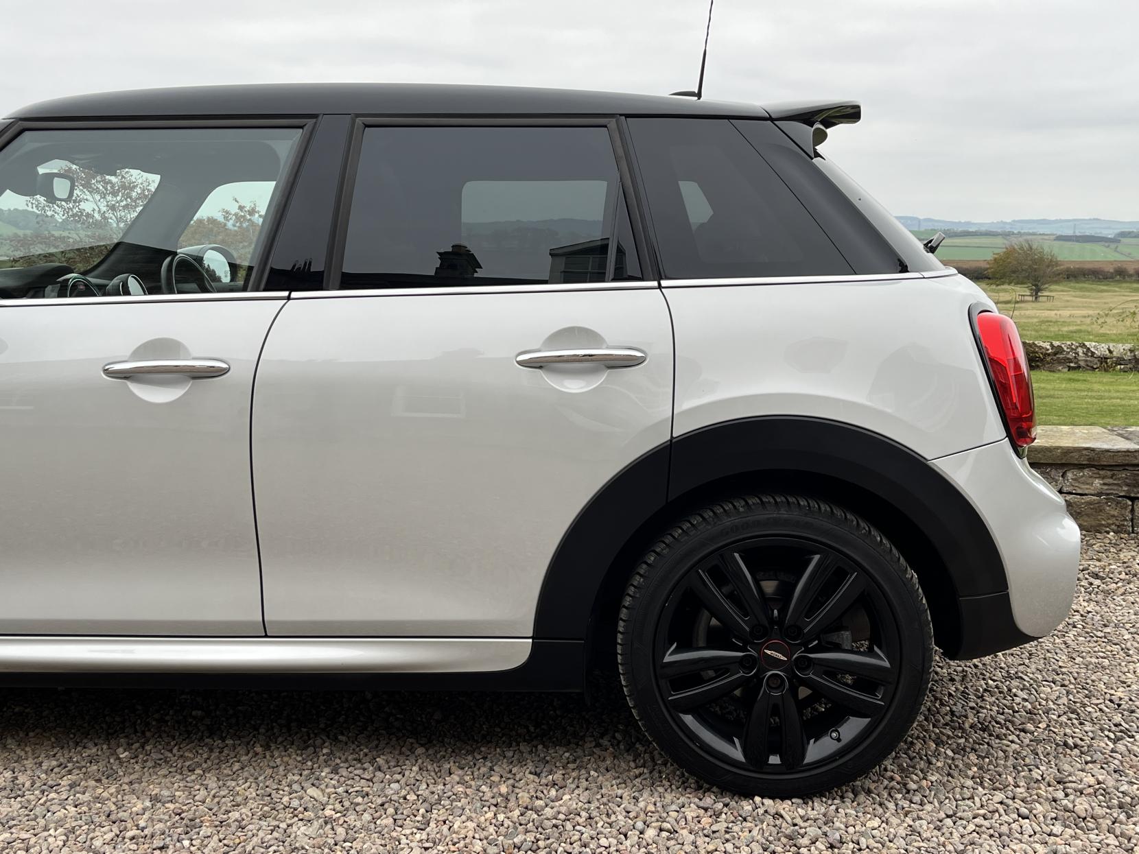 MINI Hatch 2.0 Cooper S Sport Hatchback 5dr Petrol Steptronic Euro 6 (s/s) (192 ps)