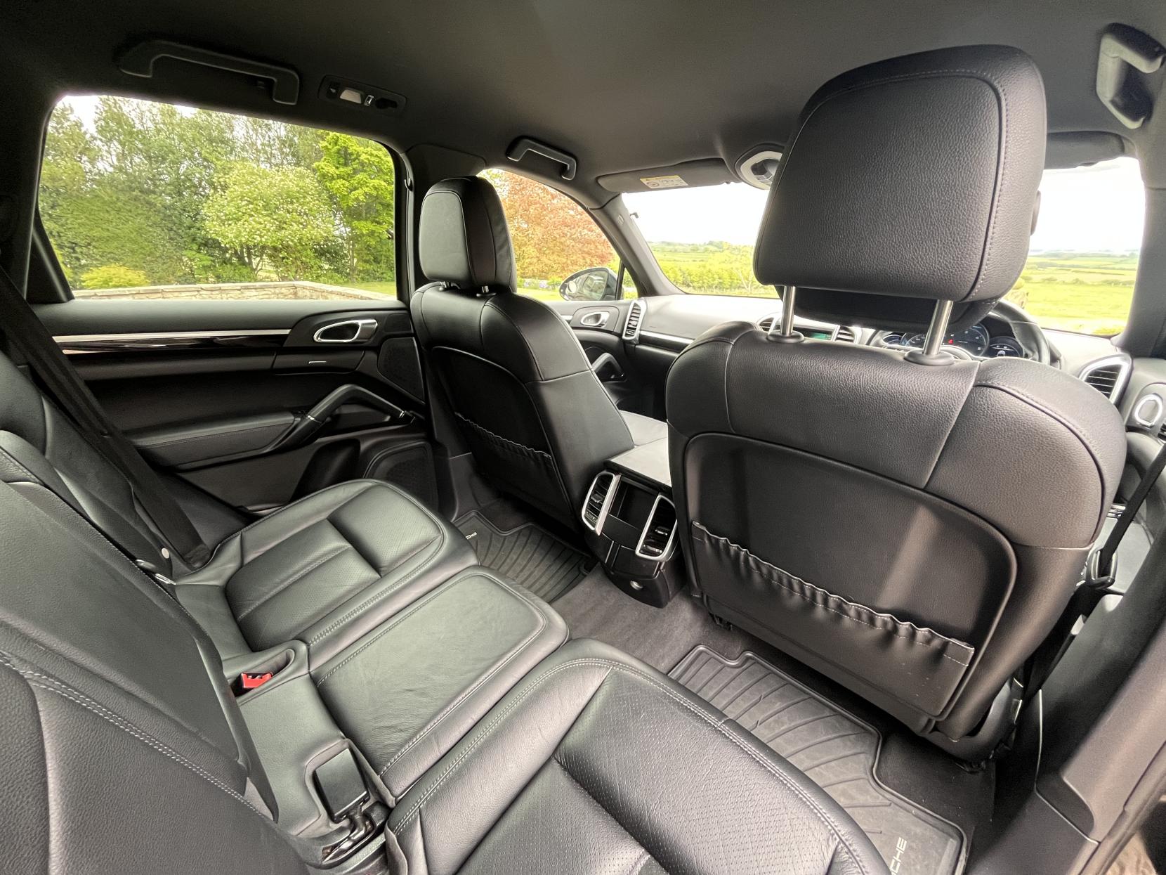 Porsche Cayenne 3.0 TD V6 SUV 5dr Diesel TiptronicS 4WD Euro 6 (s/s) (262 ps)