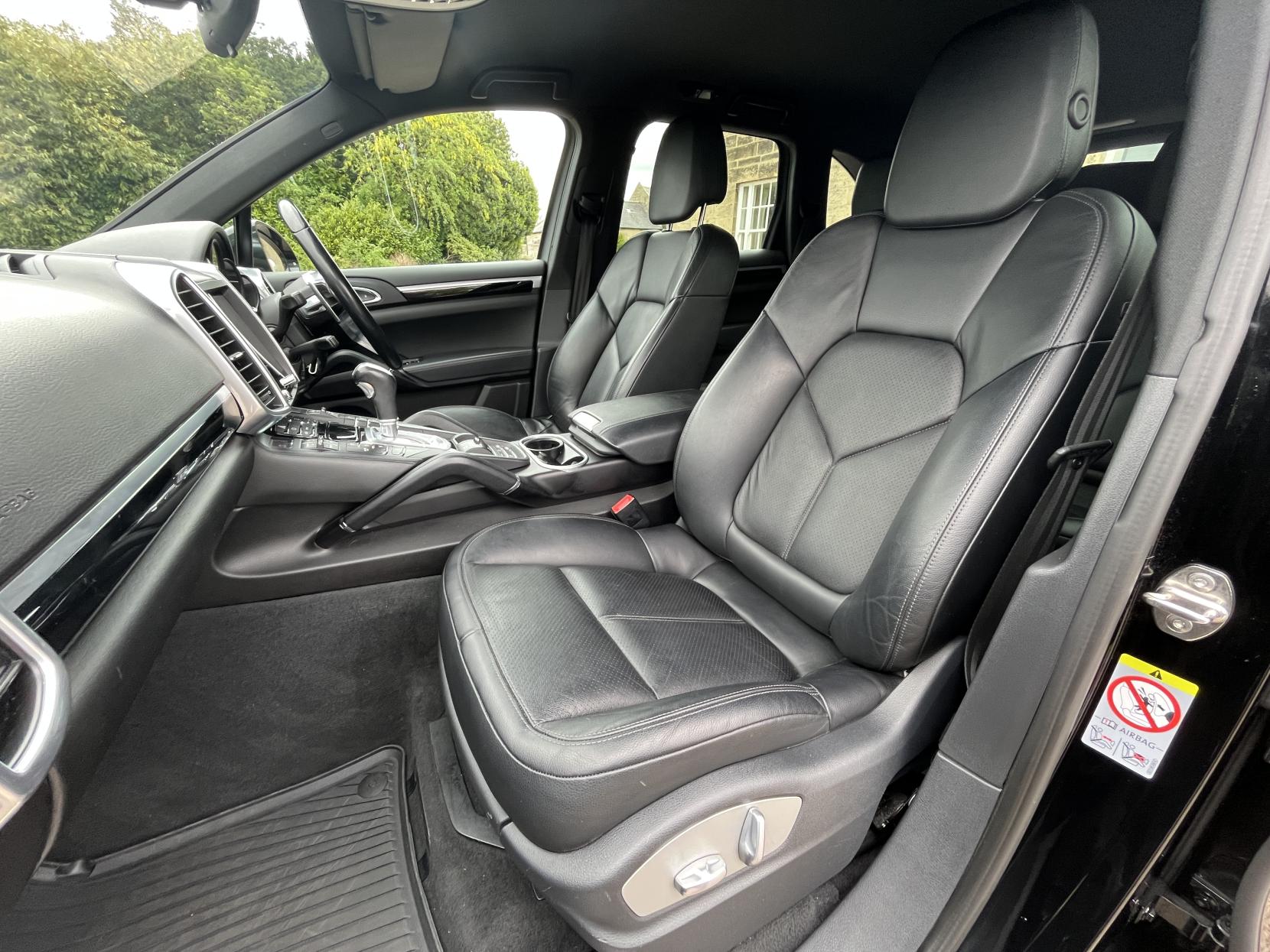 Porsche Cayenne 3.0 TD V6 SUV 5dr Diesel TiptronicS 4WD Euro 6 (s/s) (262 ps)
