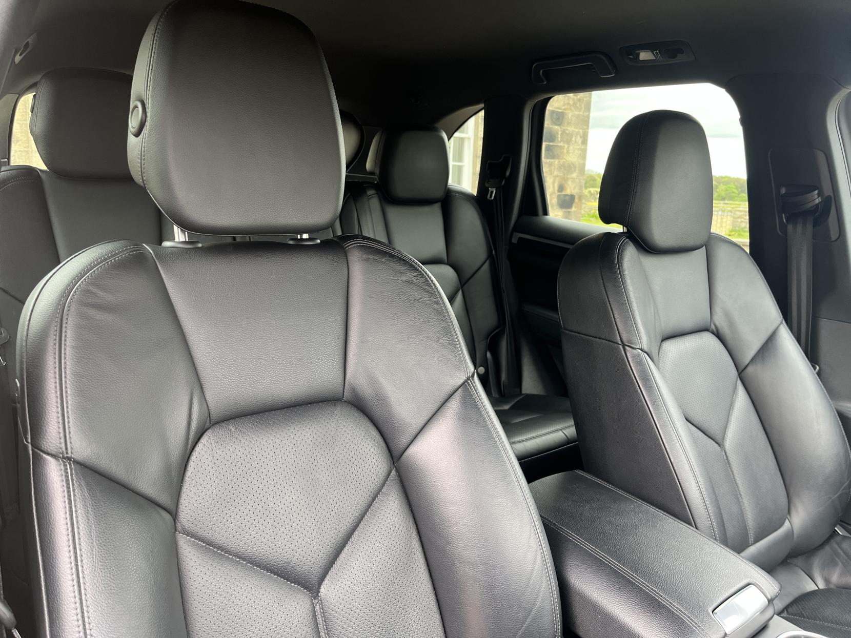 Porsche Cayenne 3.0 TD V6 SUV 5dr Diesel TiptronicS 4WD Euro 6 (s/s) (262 ps)