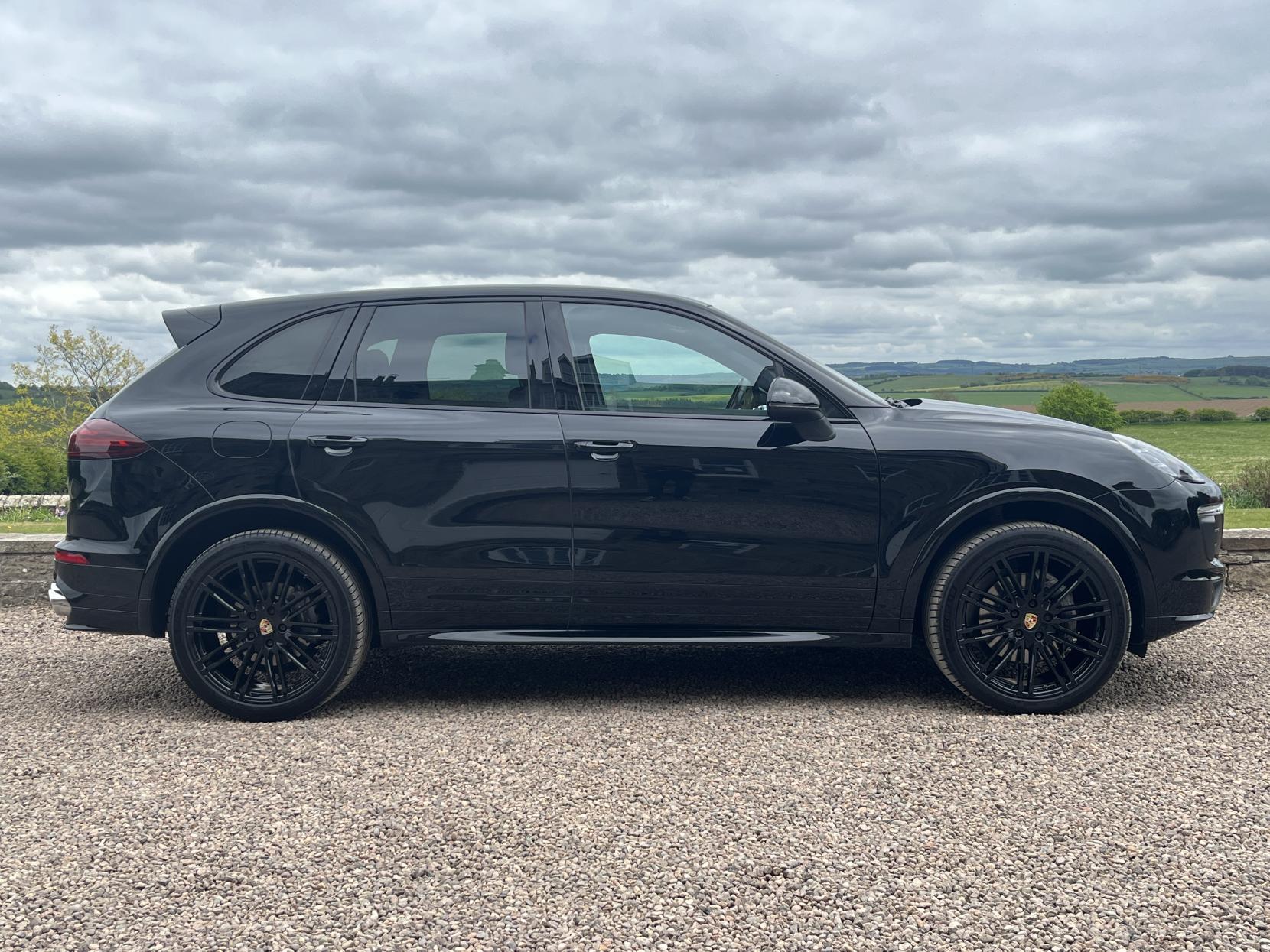 Porsche Cayenne 3.0 TD V6 SUV 5dr Diesel TiptronicS 4WD Euro 6 (s/s) (262 ps)