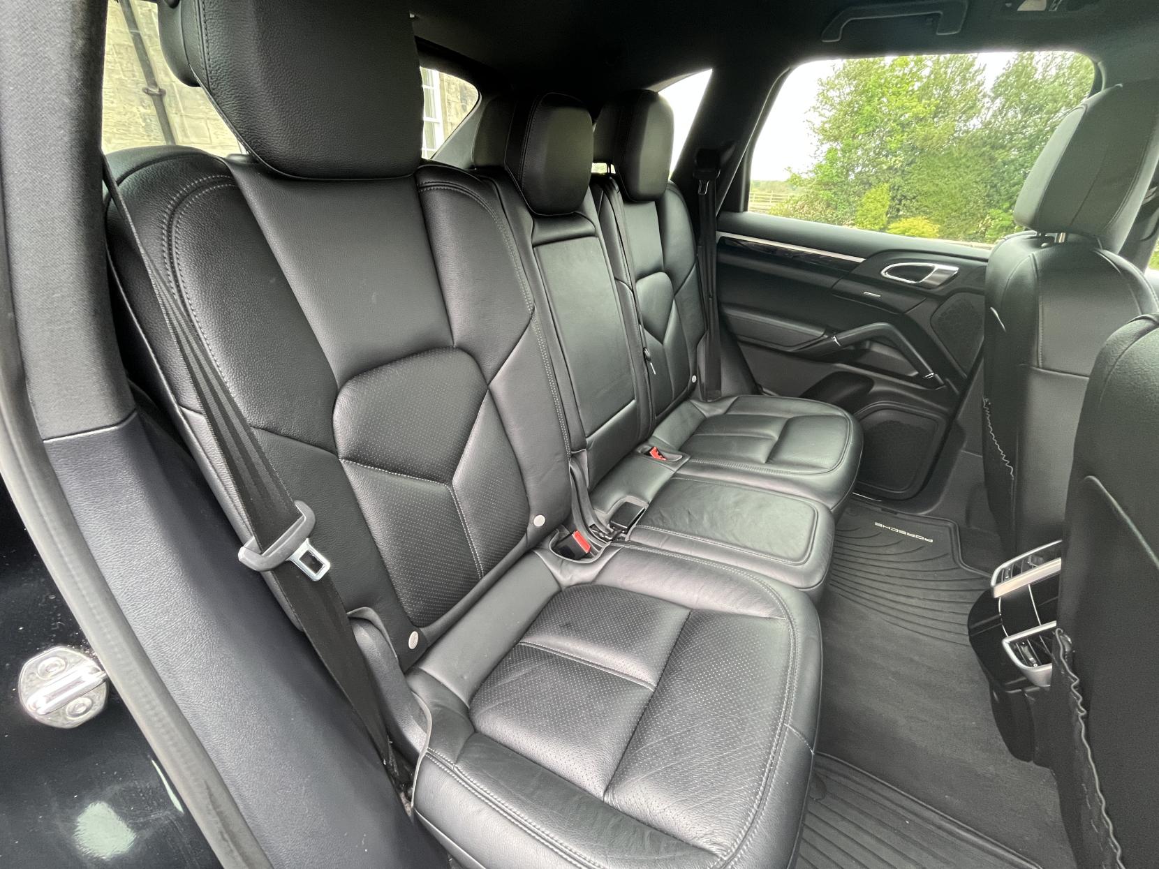 Porsche Cayenne 3.0 TD V6 SUV 5dr Diesel TiptronicS 4WD Euro 6 (s/s) (262 ps)