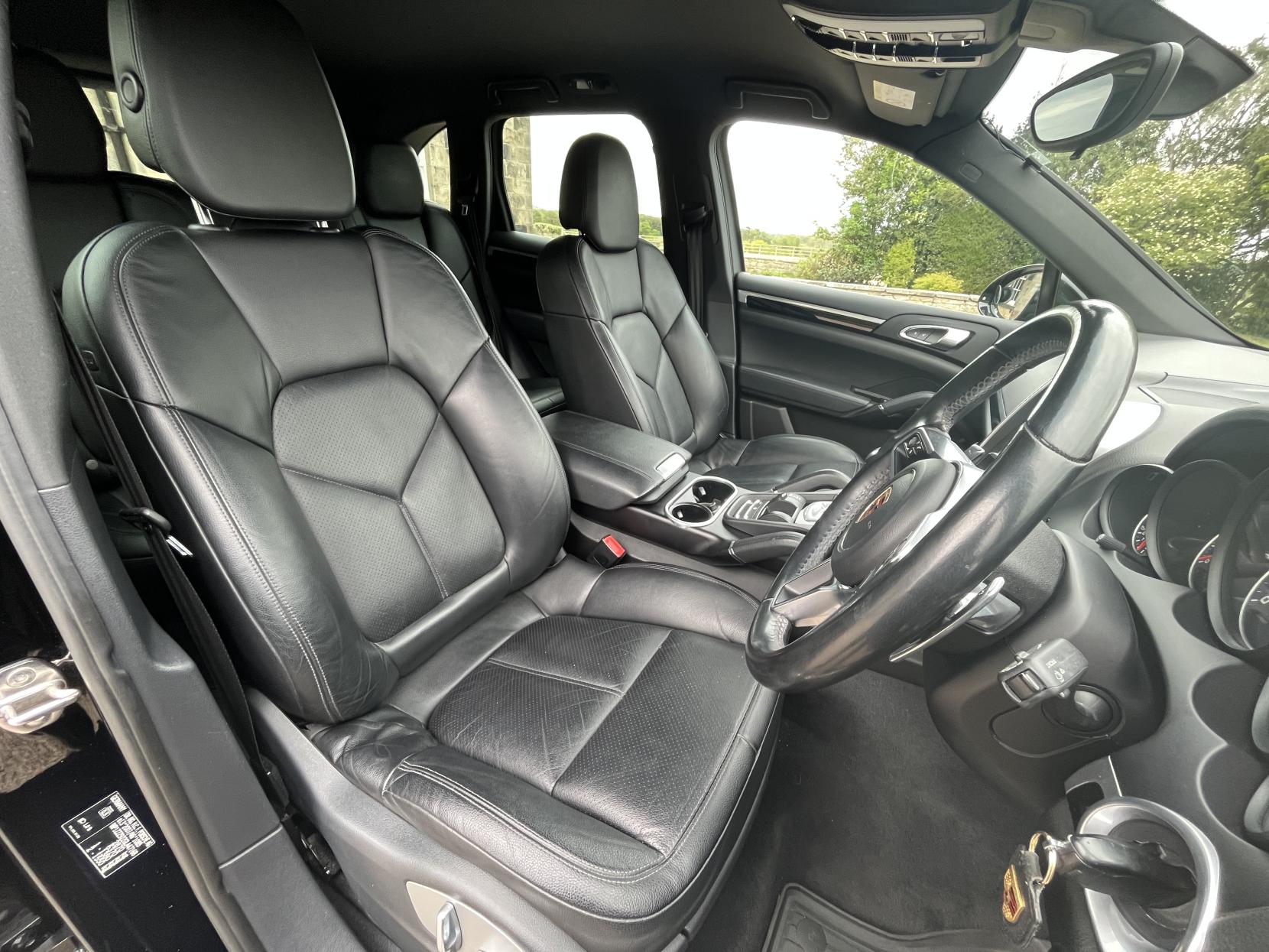 Porsche Cayenne 3.0 TD V6 SUV 5dr Diesel TiptronicS 4WD Euro 6 (s/s) (262 ps)
