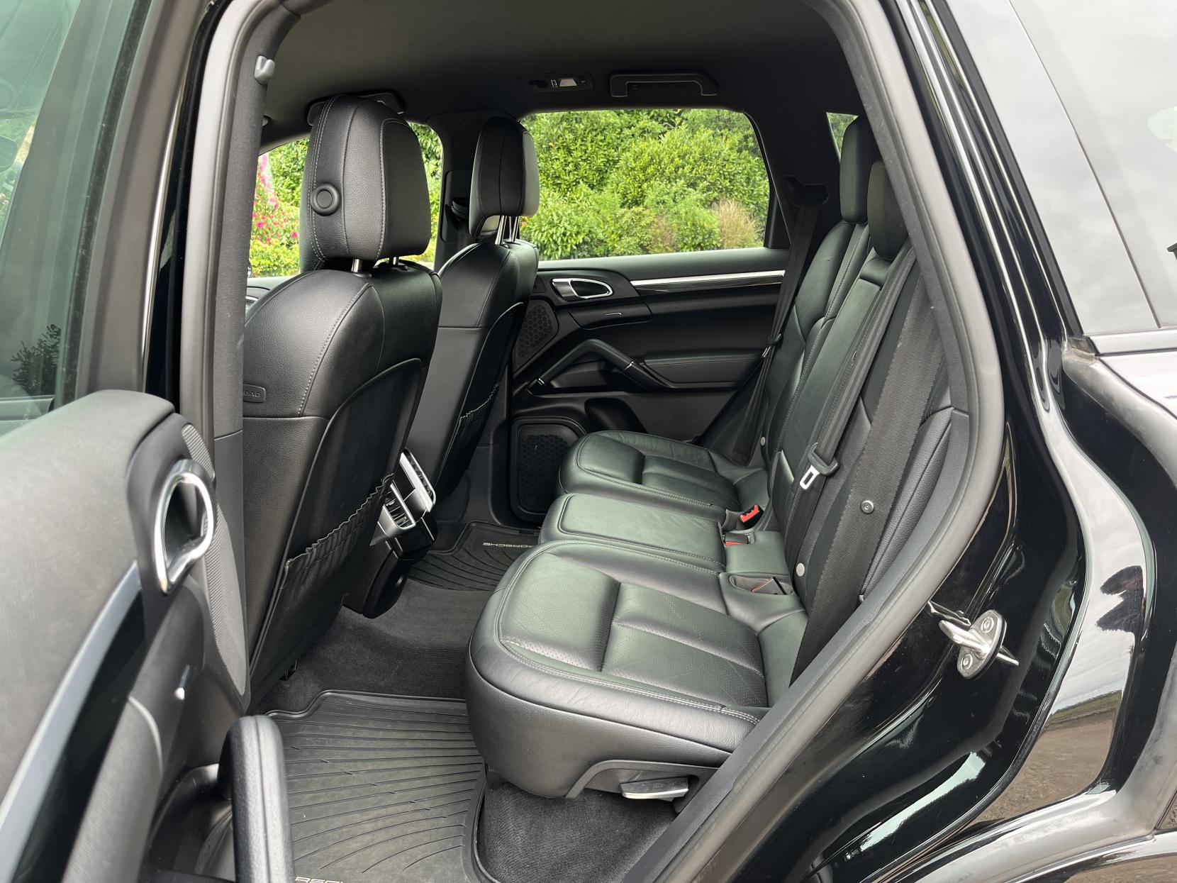 Porsche Cayenne 3.0 TD V6 SUV 5dr Diesel TiptronicS 4WD Euro 6 (s/s) (262 ps)