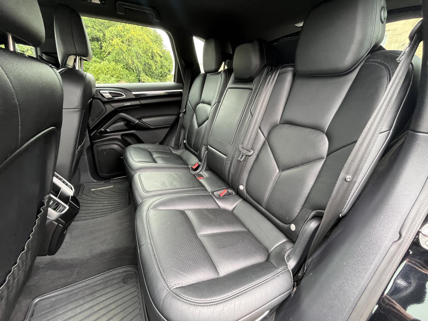 Porsche Cayenne 3.0 TD V6 SUV 5dr Diesel TiptronicS 4WD Euro 6 (s/s) (262 ps)