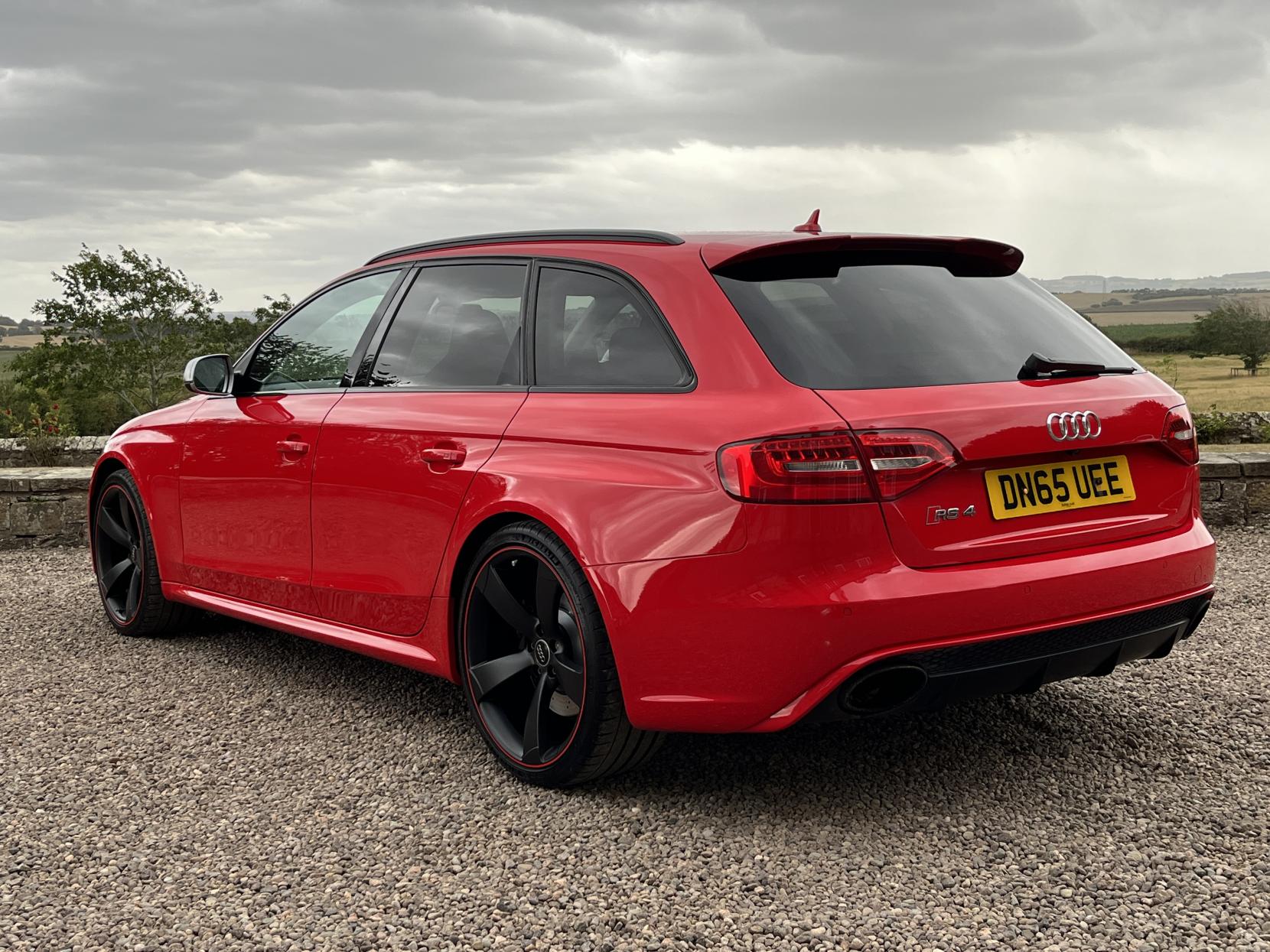 Audi RS4 Avant 4.2 FSI V8 Estate 5dr Petrol S Tronic quattro Euro 5 (450 ps)