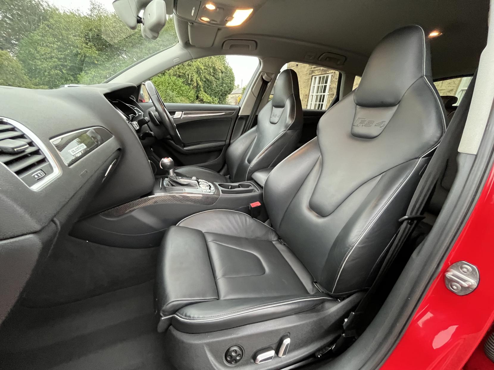 Audi RS4 Avant 4.2 FSI V8 Estate 5dr Petrol S Tronic quattro Euro 5 (450 ps)