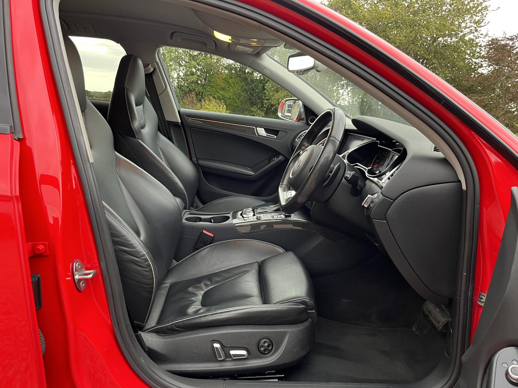 Audi RS4 Avant 4.2 FSI V8 Estate 5dr Petrol S Tronic quattro Euro 5 (450 ps)