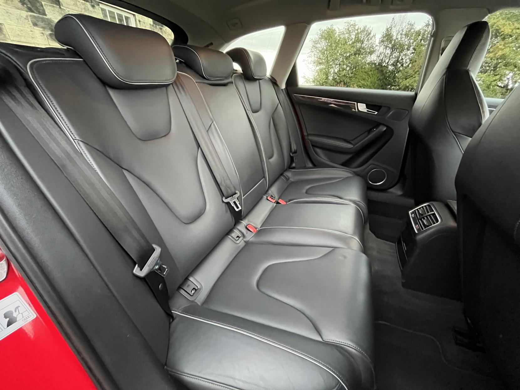 Audi RS4 Avant 4.2 FSI V8 Estate 5dr Petrol S Tronic quattro Euro 5 (450 ps)