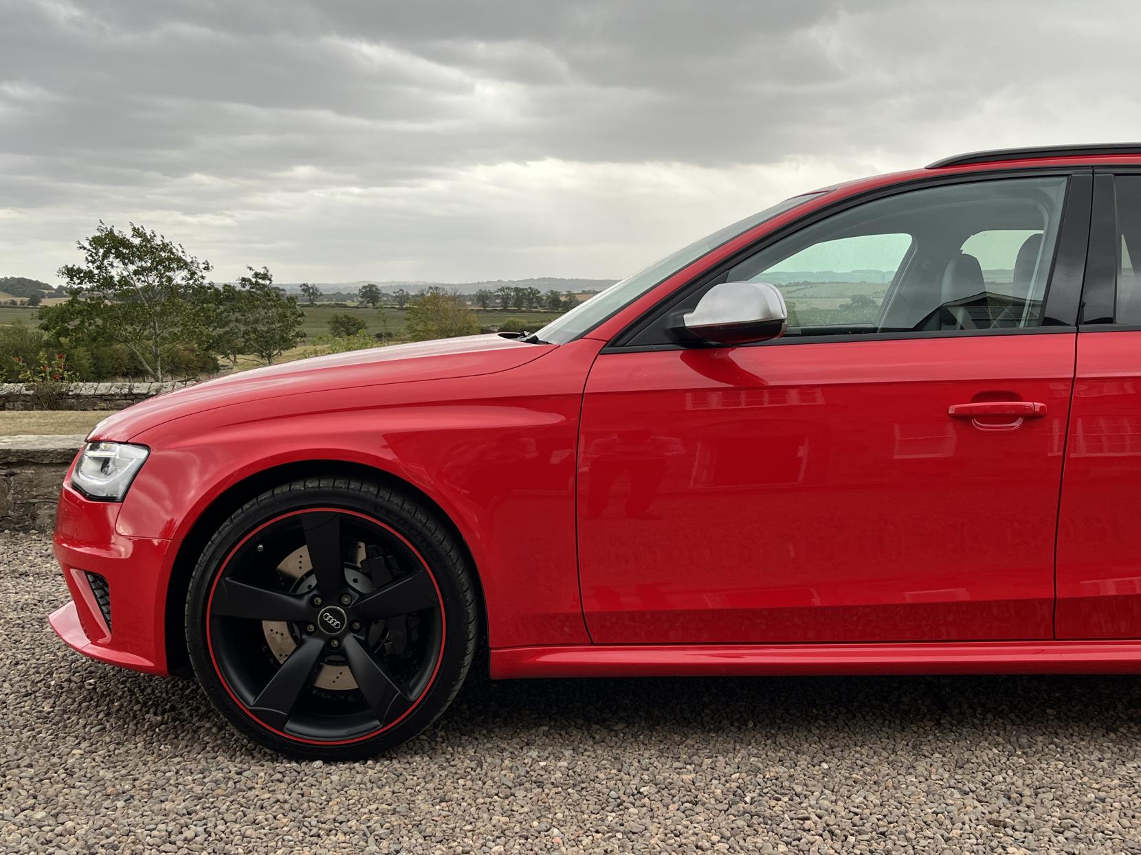 Audi RS4 Avant 4.2 FSI V8 Estate 5dr Petrol S Tronic quattro Euro 5 (450 ps)