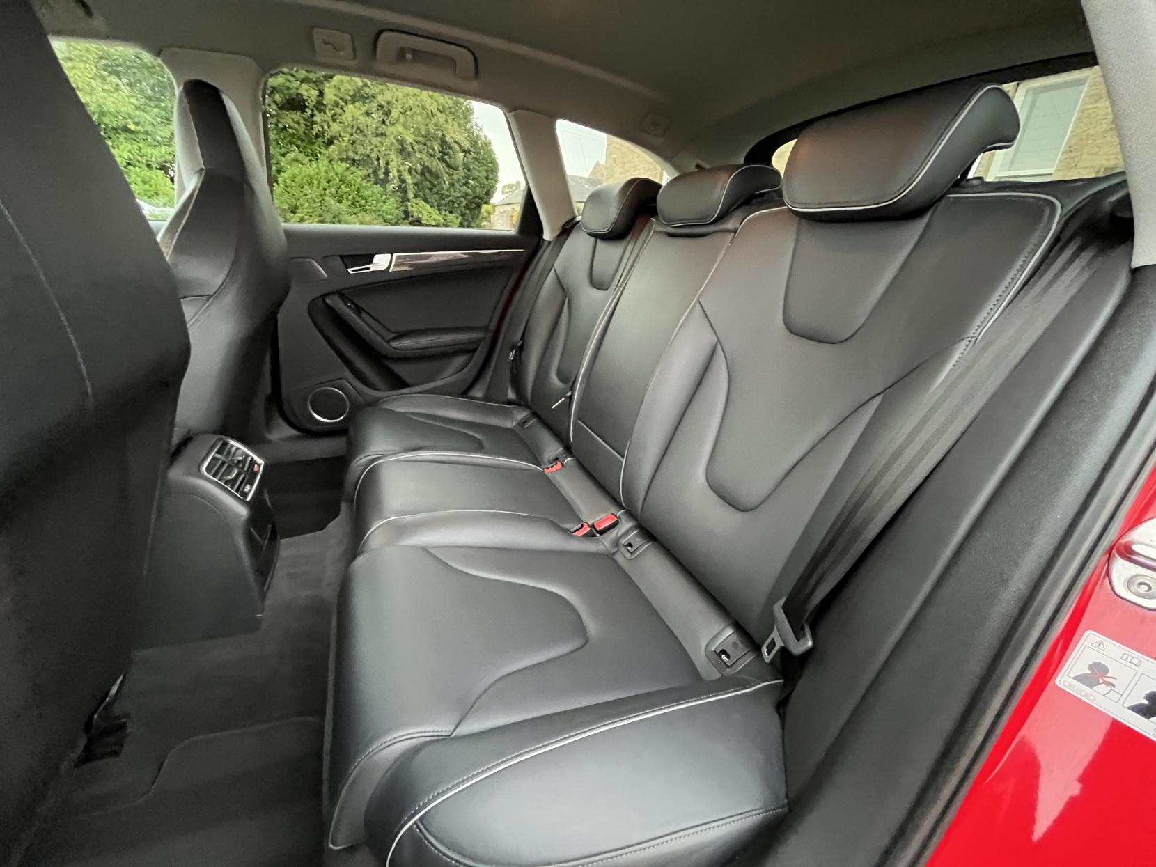 Audi RS4 Avant 4.2 FSI V8 Estate 5dr Petrol S Tronic quattro Euro 5 (450 ps)