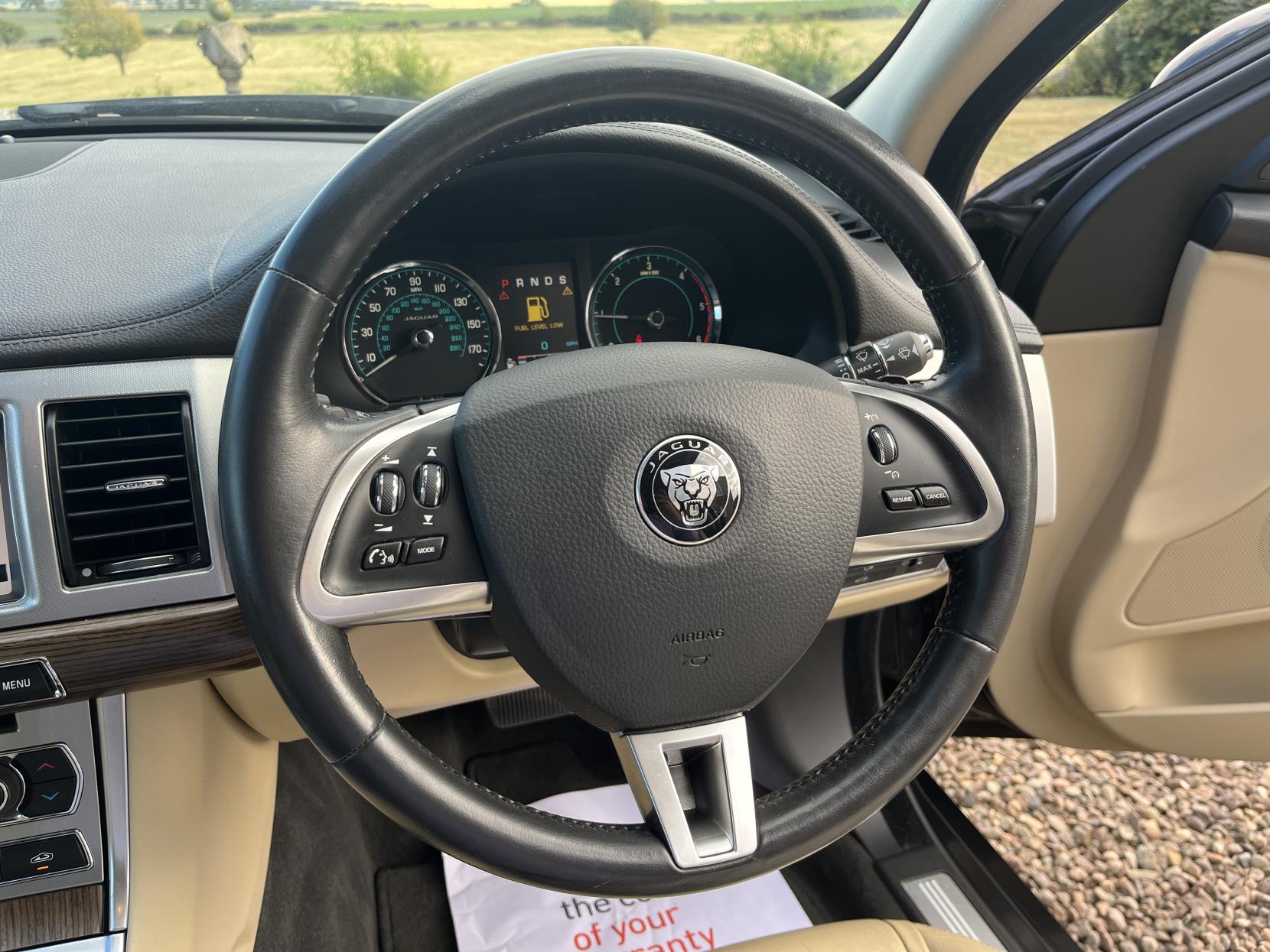 Jaguar XF 2.2d Luxury Saloon 4dr Diesel Auto Euro 5 (s/s) (200 ps)