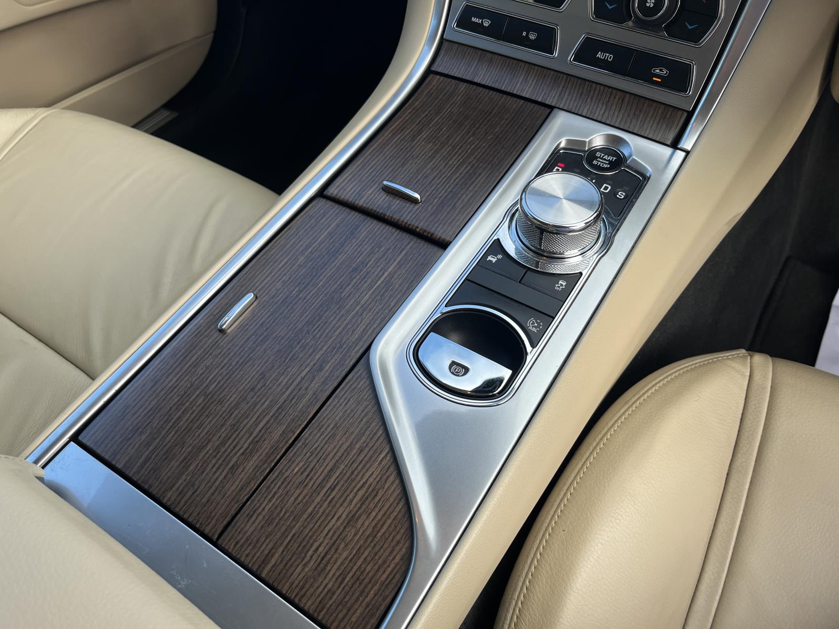 Jaguar XF 2.2d Luxury Saloon 4dr Diesel Auto Euro 5 (s/s) (200 ps)