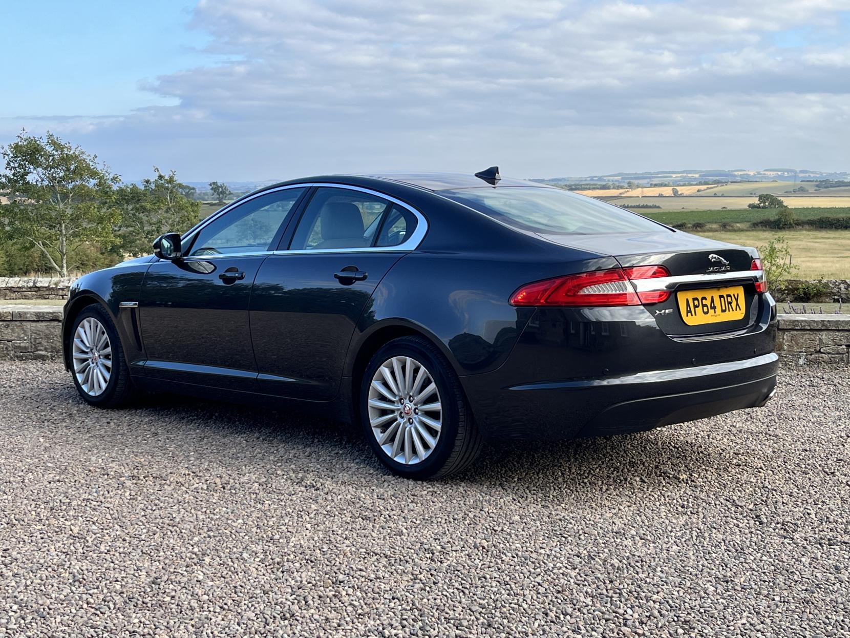 Jaguar XF 2.2d Luxury Saloon 4dr Diesel Auto Euro 5 (s/s) (200 ps)