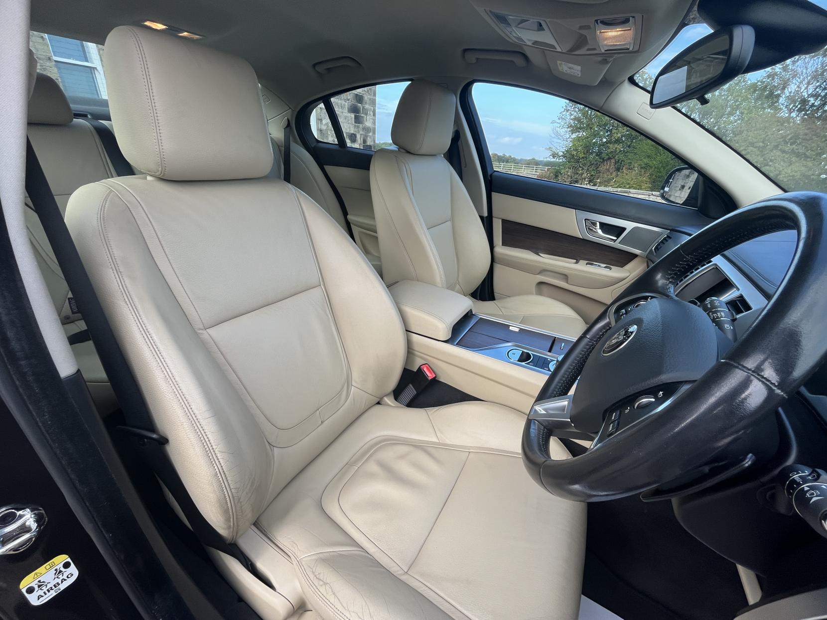 Jaguar XF 2.2d Luxury Saloon 4dr Diesel Auto Euro 5 (s/s) (200 ps)