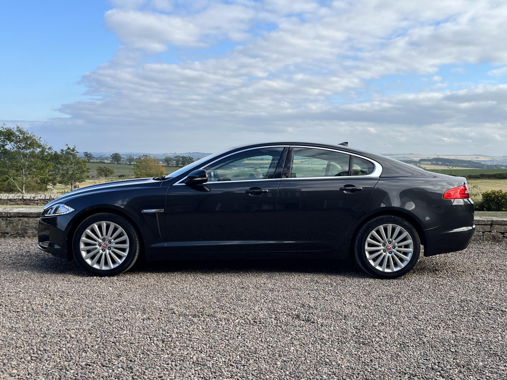 Jaguar XF 2.2d Luxury Saloon 4dr Diesel Auto Euro 5 (s/s) (200 ps)