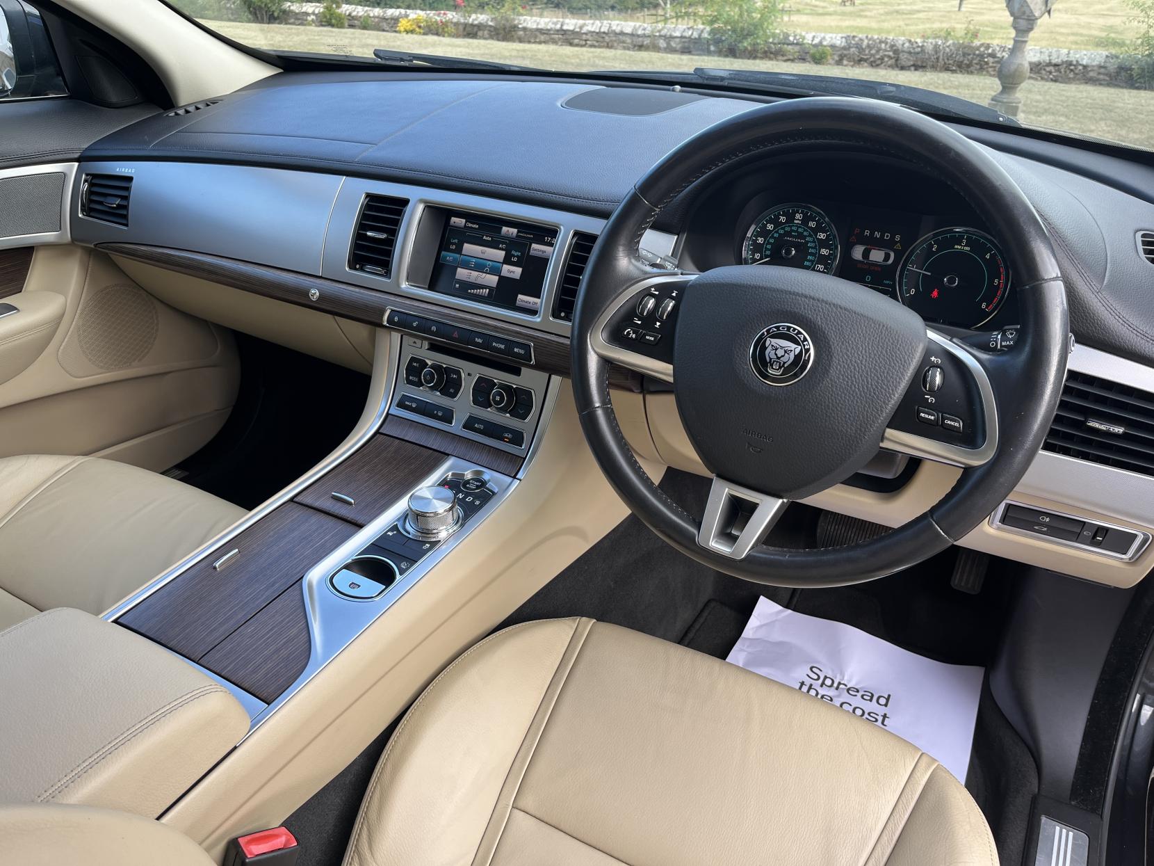 Jaguar XF 2.2d Luxury Saloon 4dr Diesel Auto Euro 5 (s/s) (200 ps)