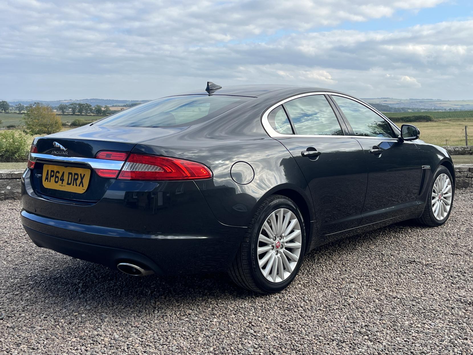 Jaguar XF 2.2d Luxury Saloon 4dr Diesel Auto Euro 5 (s/s) (200 ps)