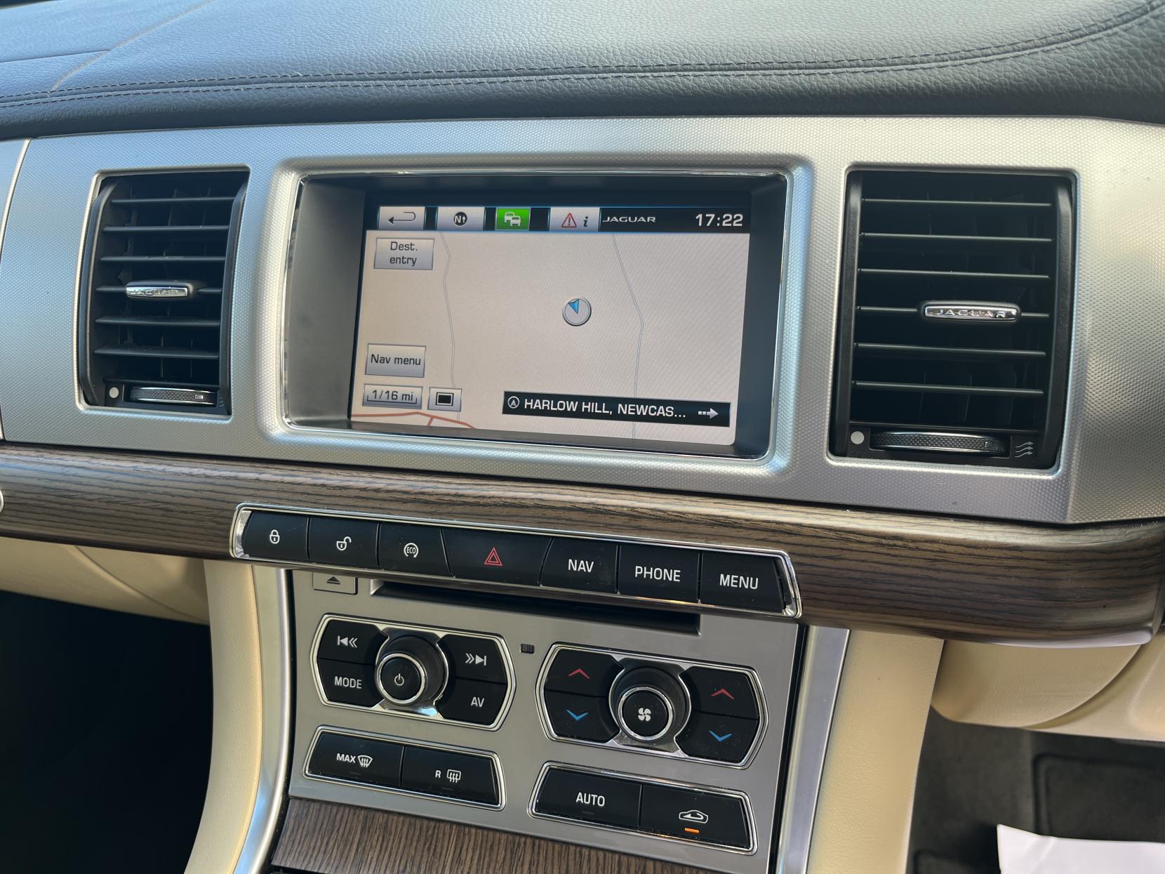 Jaguar XF 2.2d Luxury Saloon 4dr Diesel Auto Euro 5 (s/s) (200 ps)