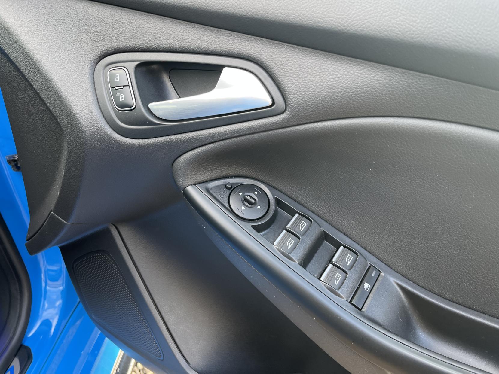 Ford Focus 2.3T EcoBoost RS Hatchback 5dr Petrol Manual AWD Euro 6 (s/s) (350 ps)