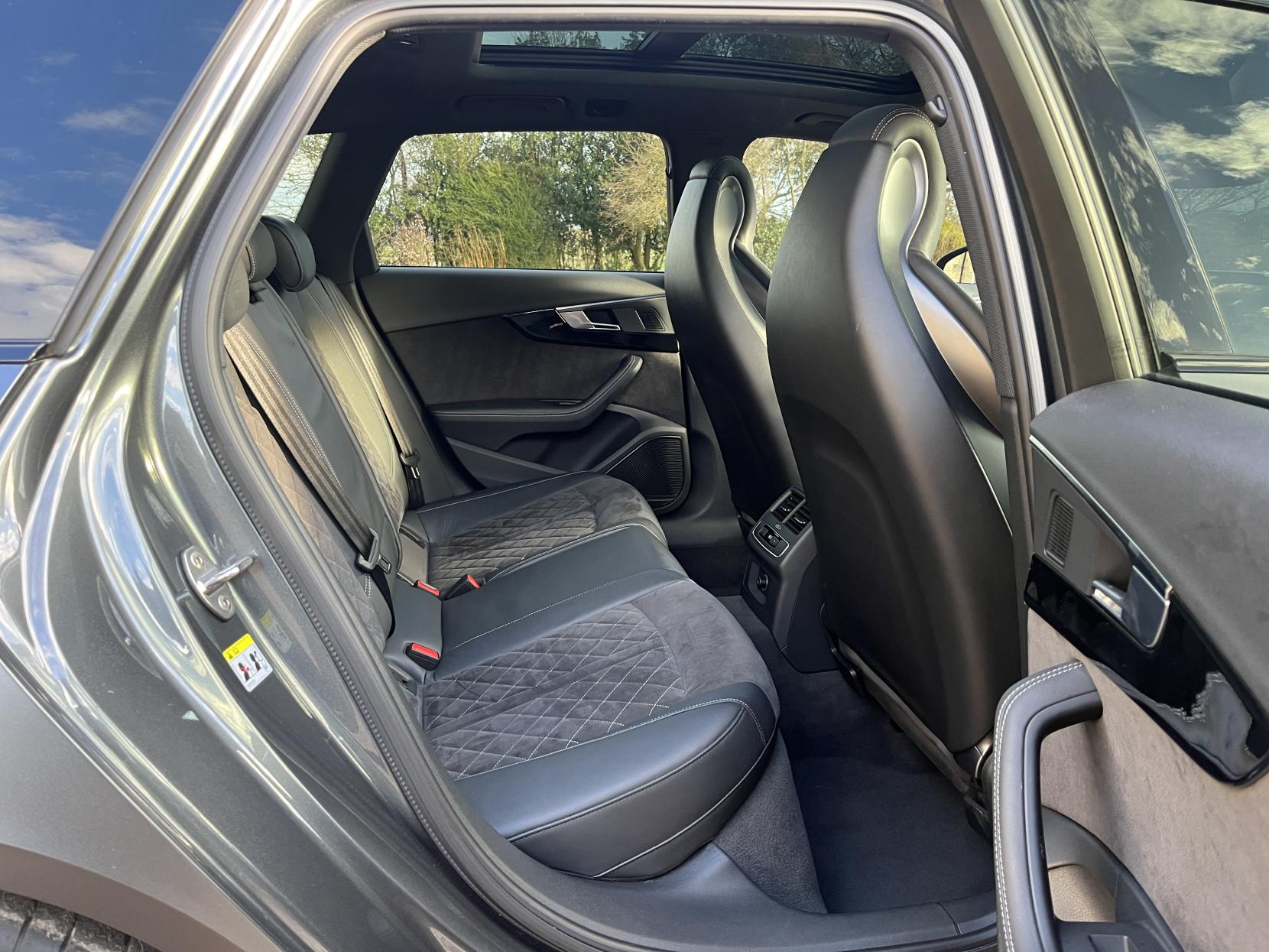 Audi RS4 Avant 2.9 TFSI V6 Sport Edition Estate 5dr Petrol Tiptronic quattro Euro 6 (s/s) (450 ps)