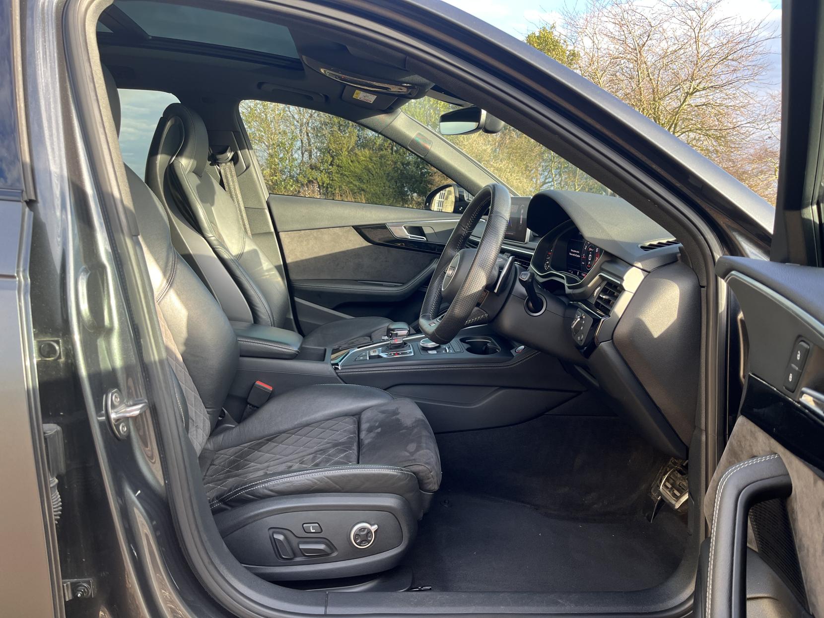 Audi RS4 Avant 2.9 TFSI V6 Sport Edition Estate 5dr Petrol Tiptronic quattro Euro 6 (s/s) (450 ps)