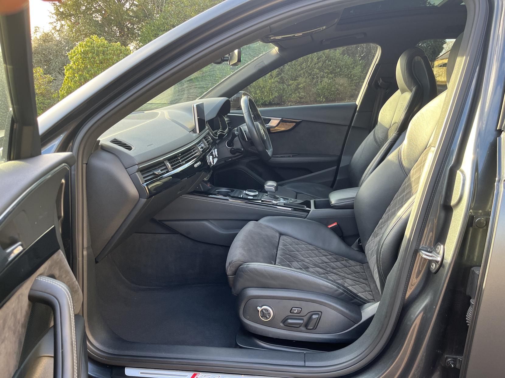 Audi RS4 Avant 2.9 TFSI V6 Sport Edition Estate 5dr Petrol Tiptronic quattro Euro 6 (s/s) (450 ps)