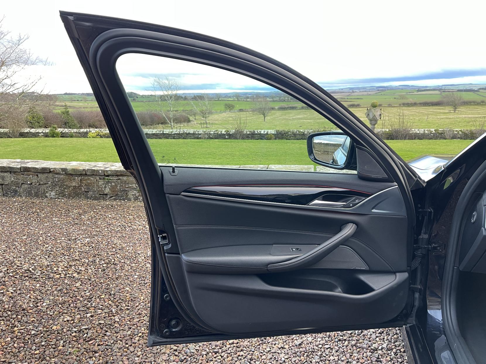 BMW 5 Series 3.0 540i GPF M Sport Touring 5dr Petrol Auto xDrive Euro 6 (s/s) (340 ps)