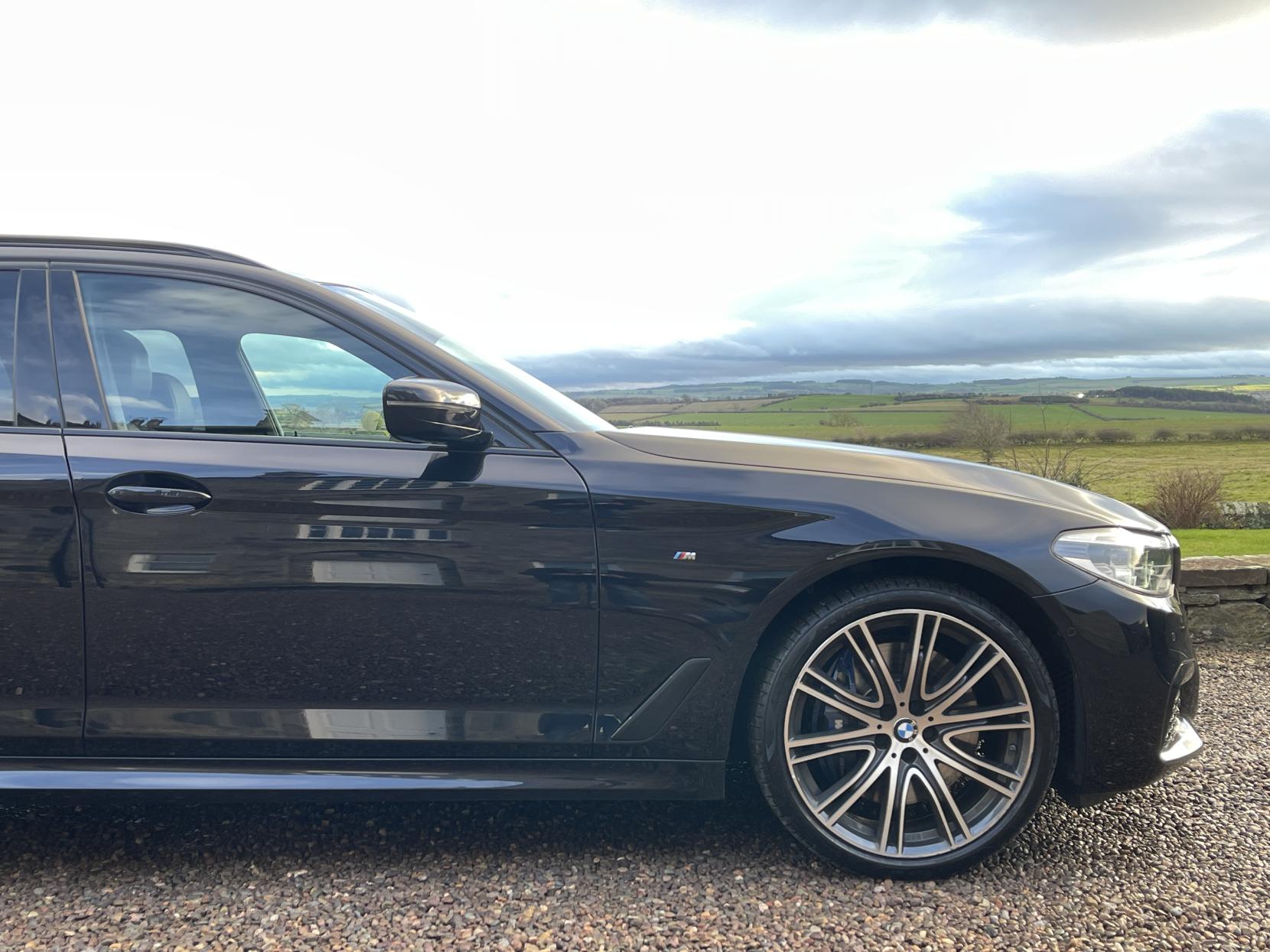 BMW 5 Series 3.0 540i GPF M Sport Touring 5dr Petrol Auto xDrive Euro 6 (s/s) (340 ps)