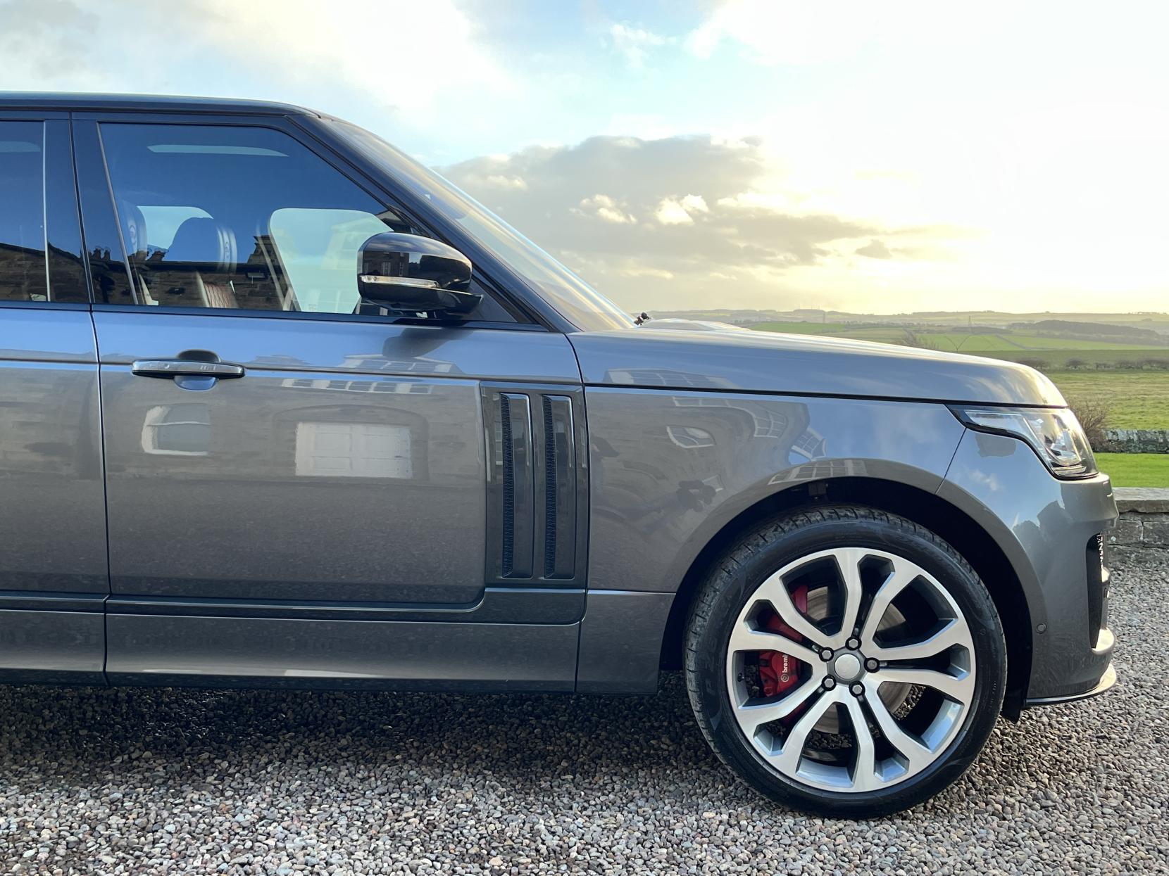 Land Rover Range Rover 5.0 V8 SV Autobiography Dynamic SUV 5dr Petrol Auto 4WD Euro 6 (s/s) (550 ps)